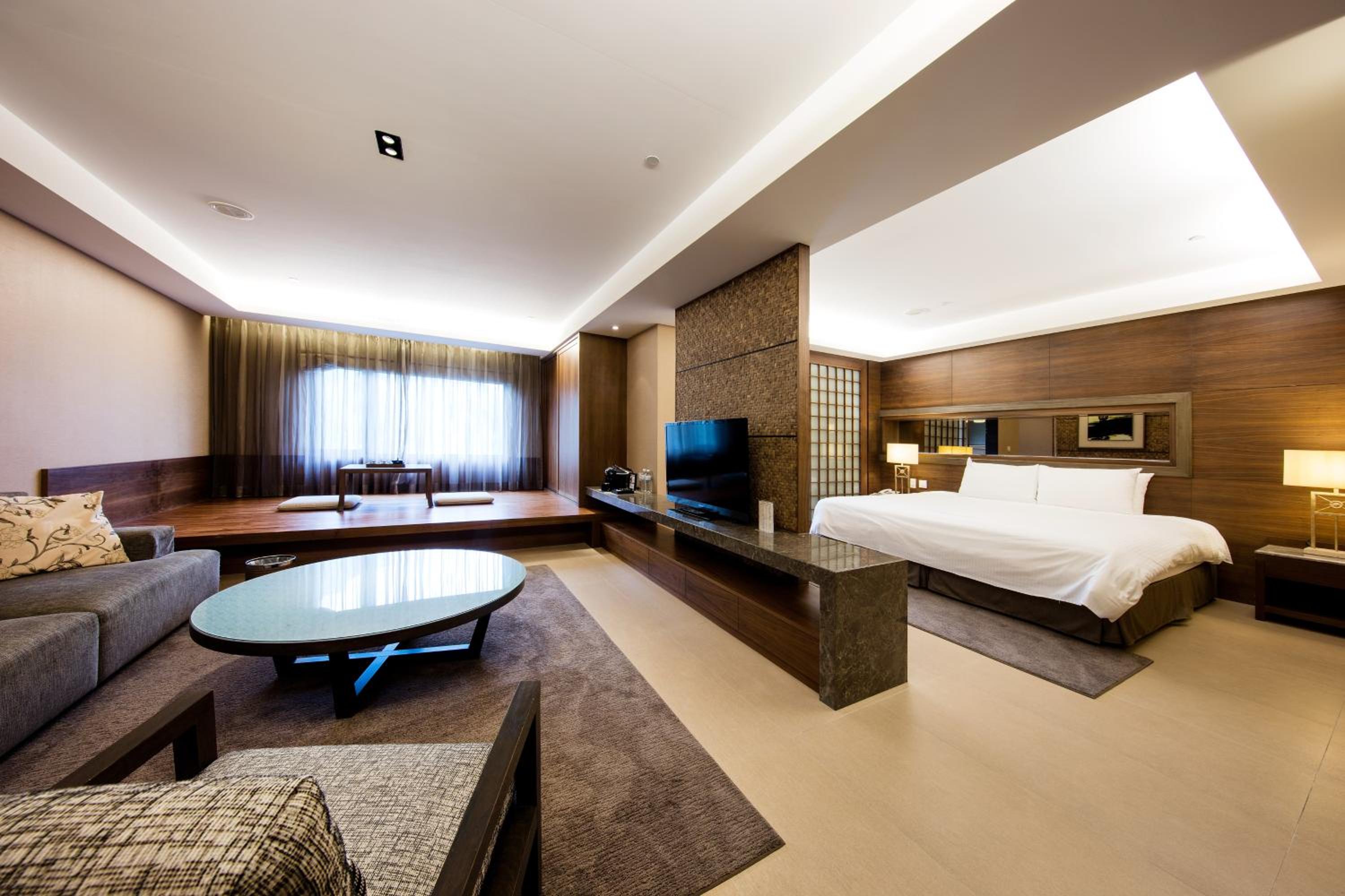 Deluxe Suite - Hotel Area - Photo 1