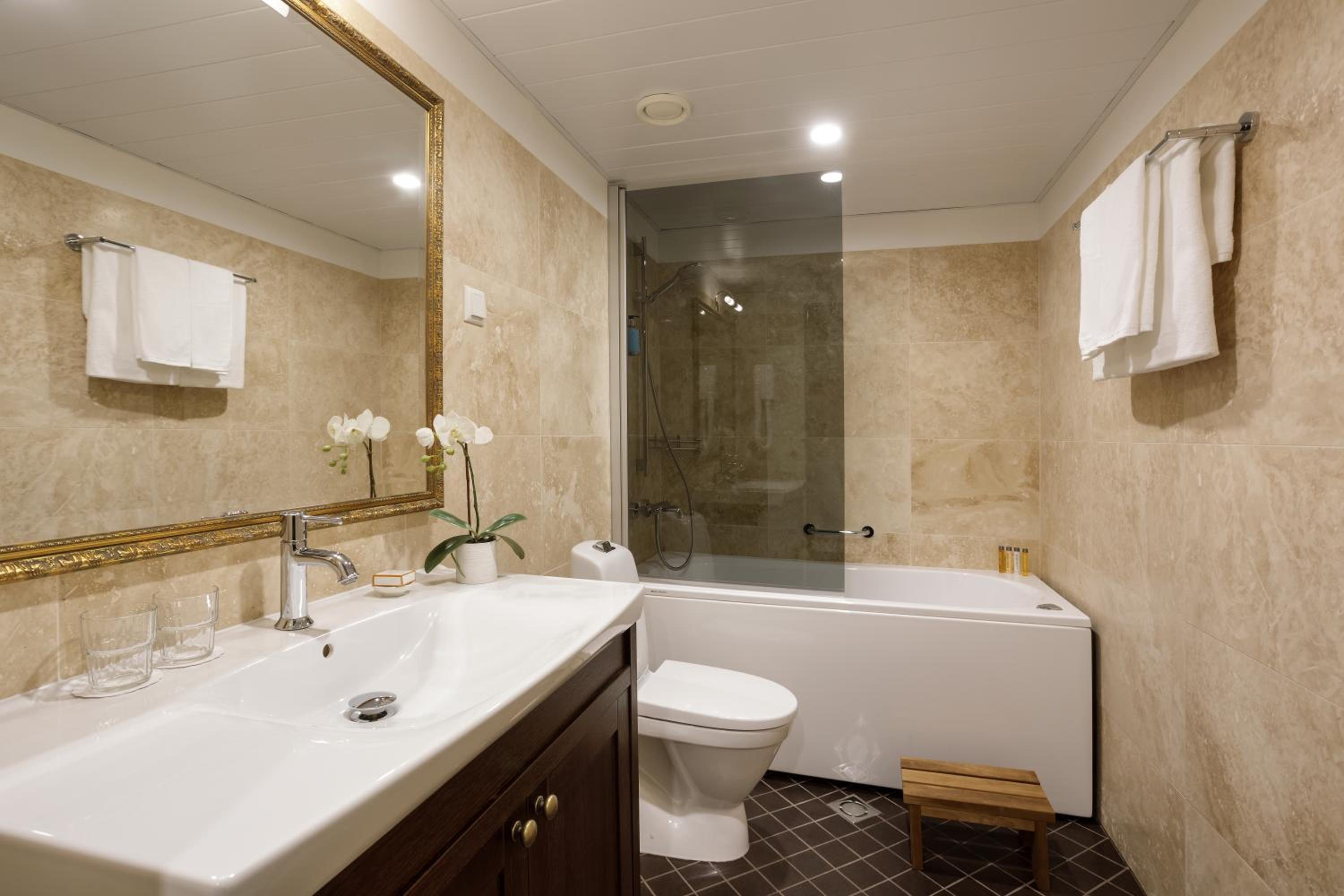 ZEN Double or Twin Room with Spa Bath - Photo 4