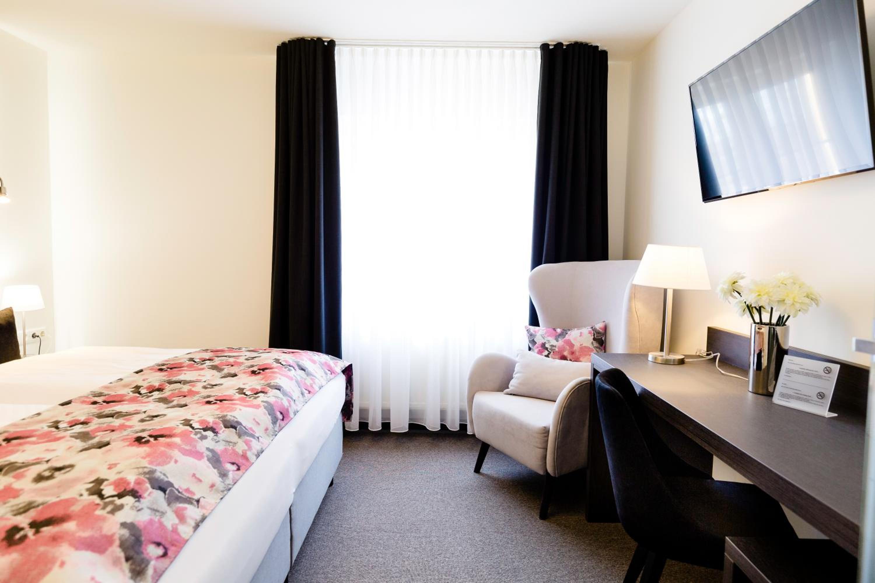 Double Room - Photo 16
