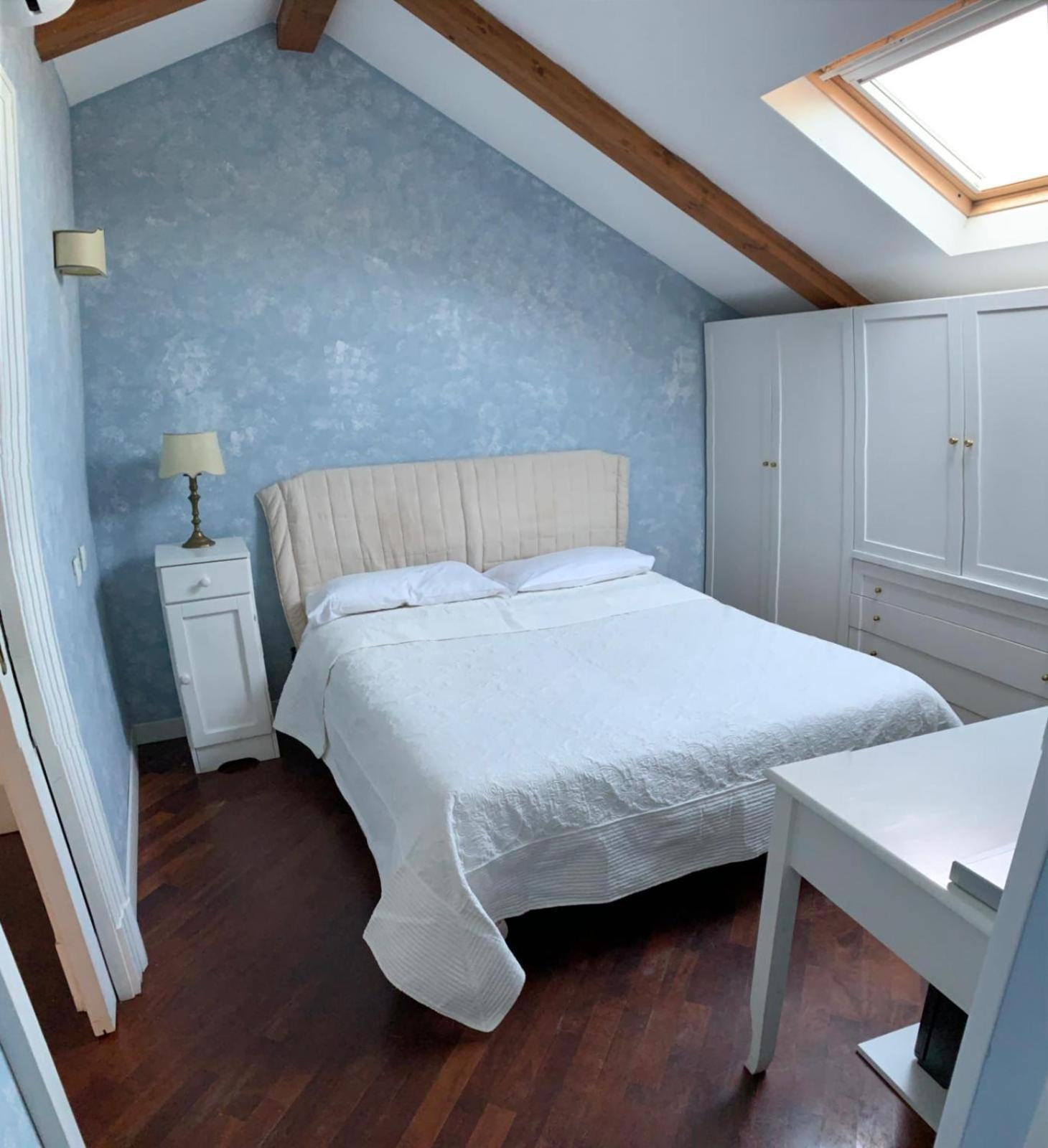 Standard Double Room - Photo 25