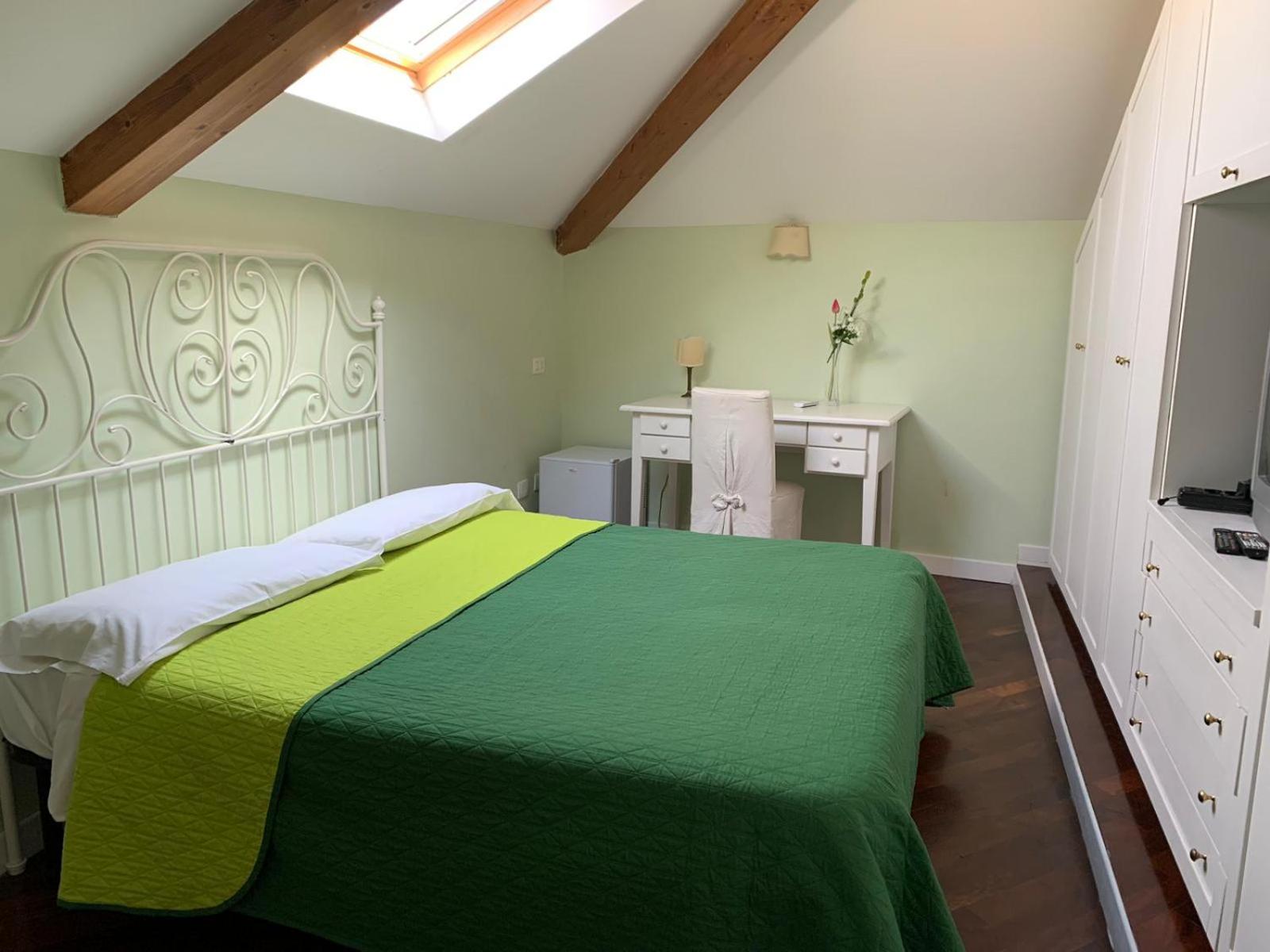 Standard Double Room - Photo 40