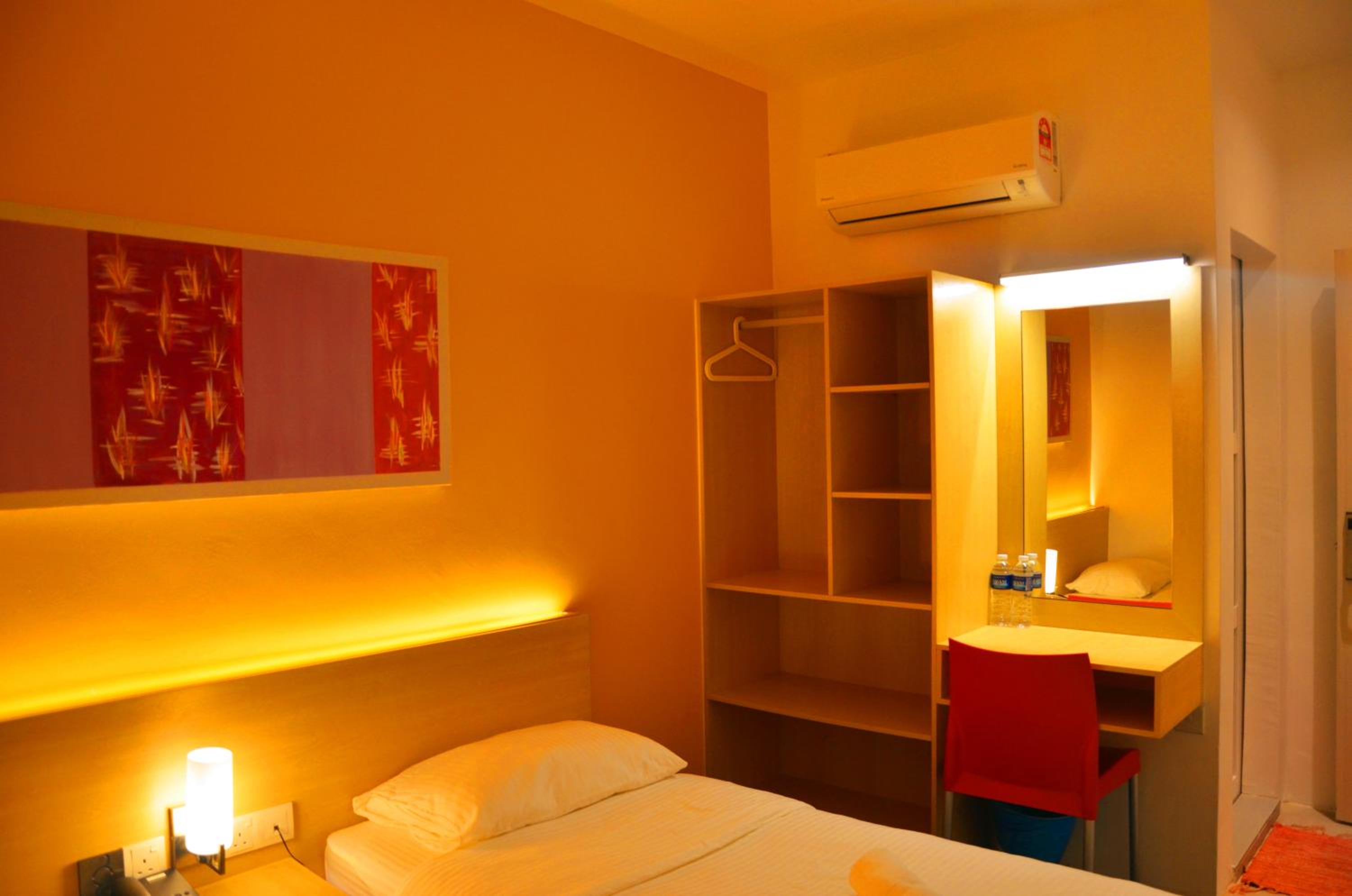 Twin Room - Photo 3