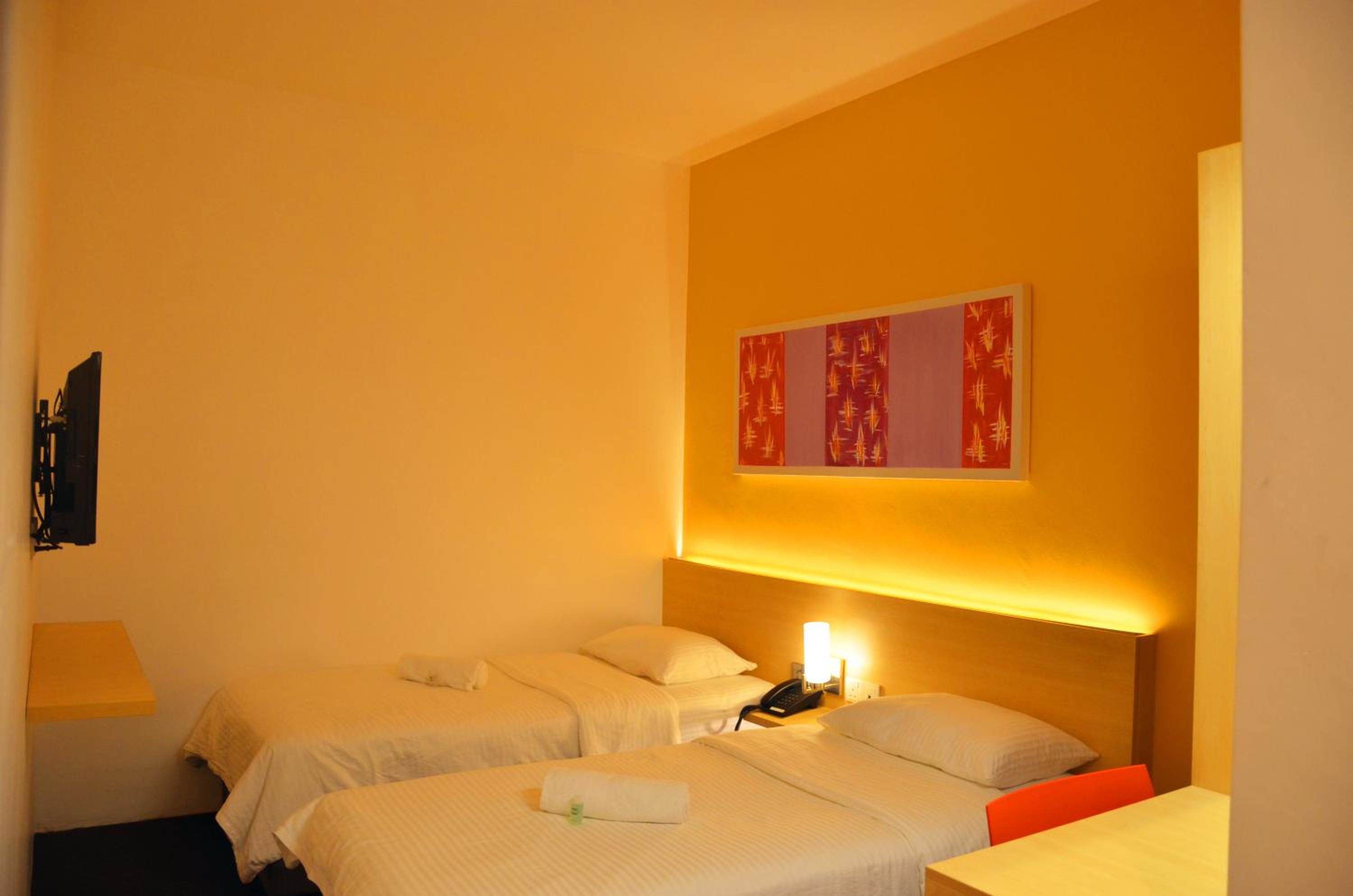 Twin Room - Photo 2