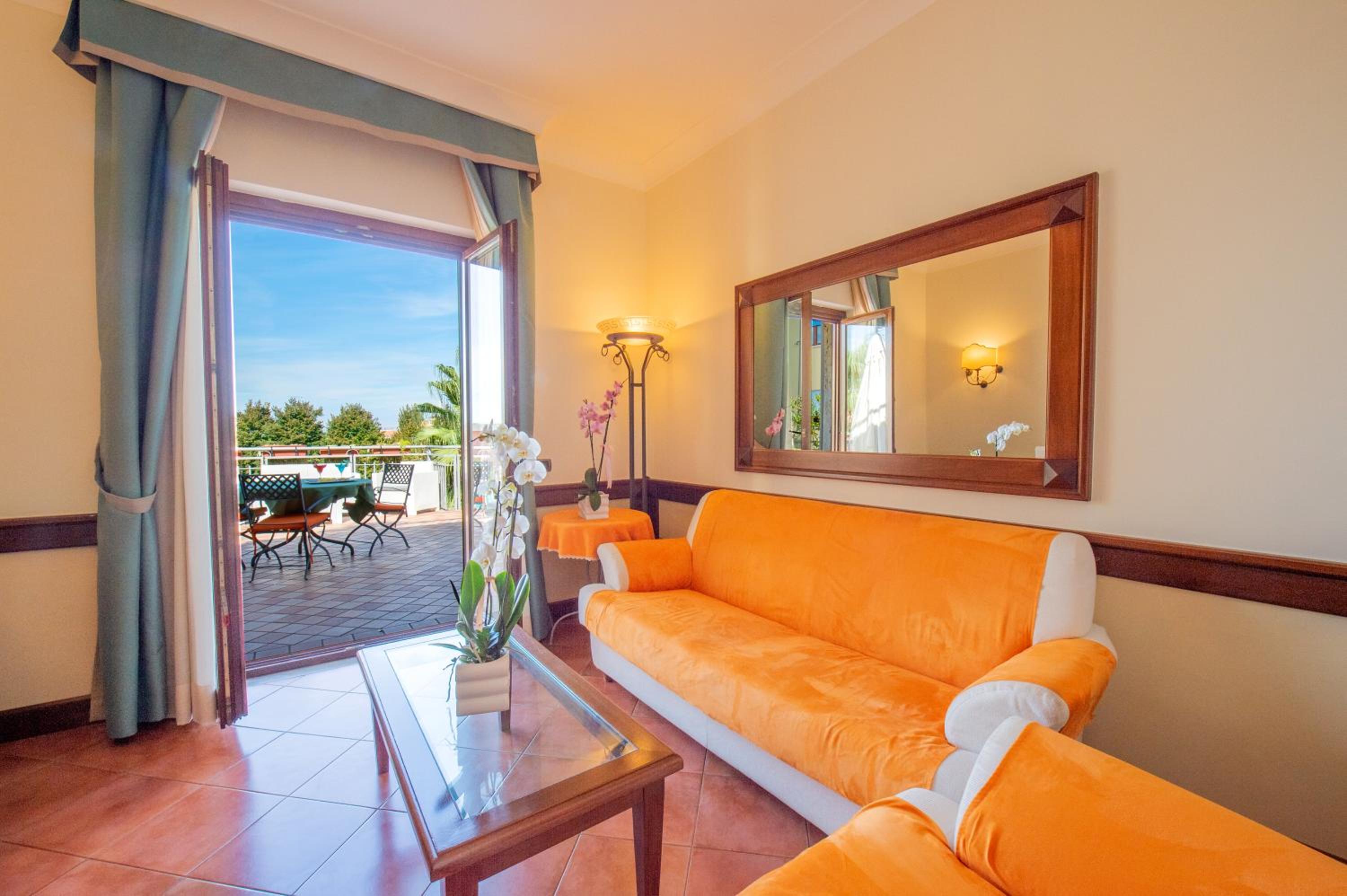 Suite with Spa Bath - Partial Sea view
