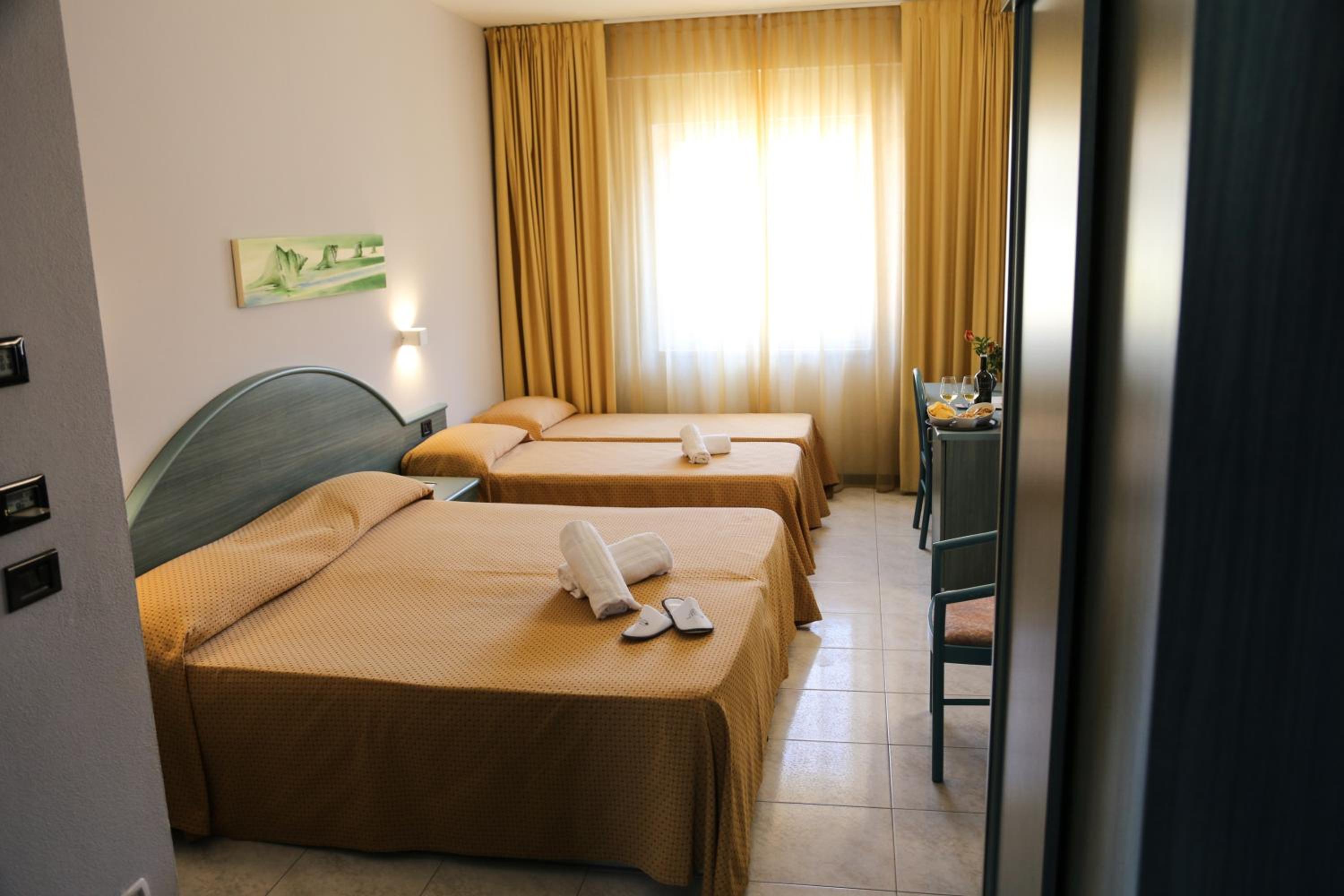 Classic Quadruple Room - Photo 5