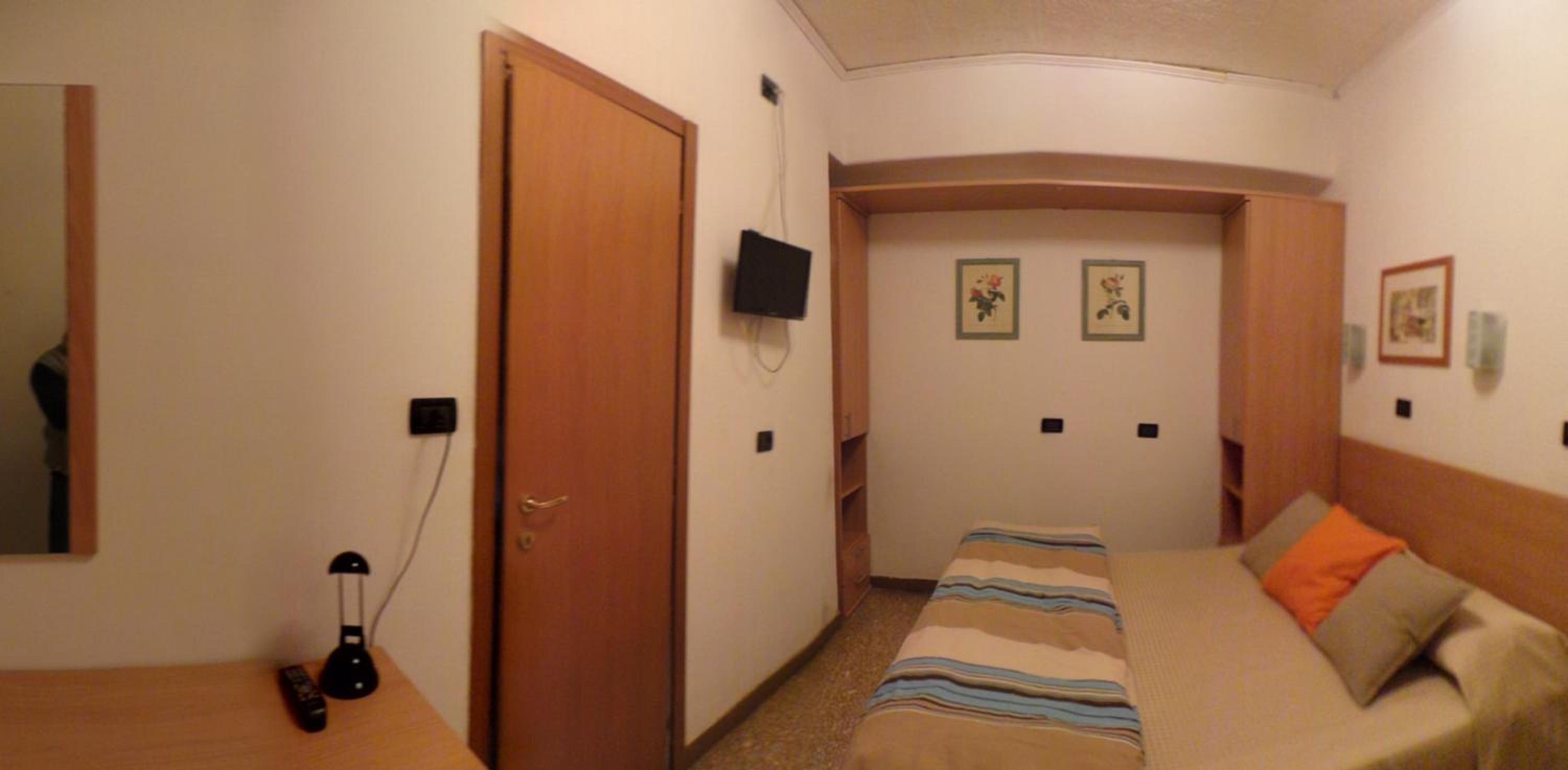 Single Room photo 2