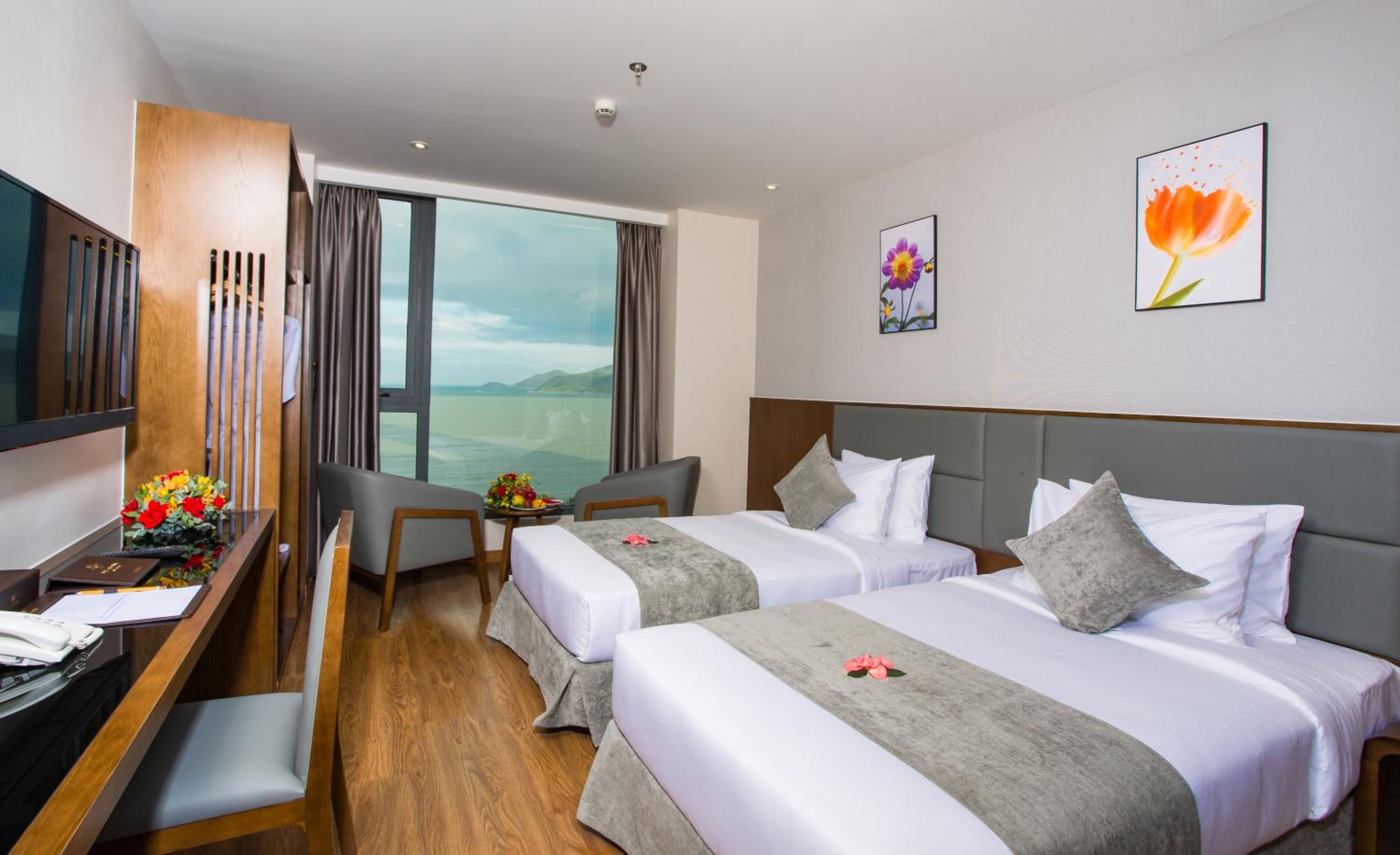 Deluxe Double or Twin Room with Sea View - Photo 11