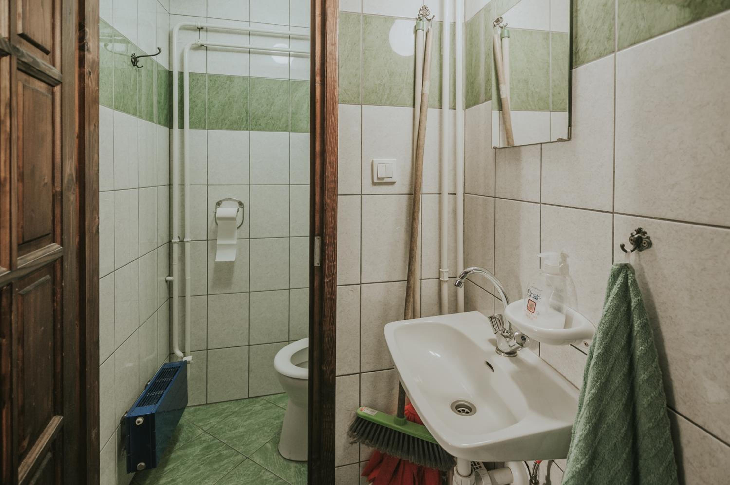 One-Bedroom Apartment - Photo 3