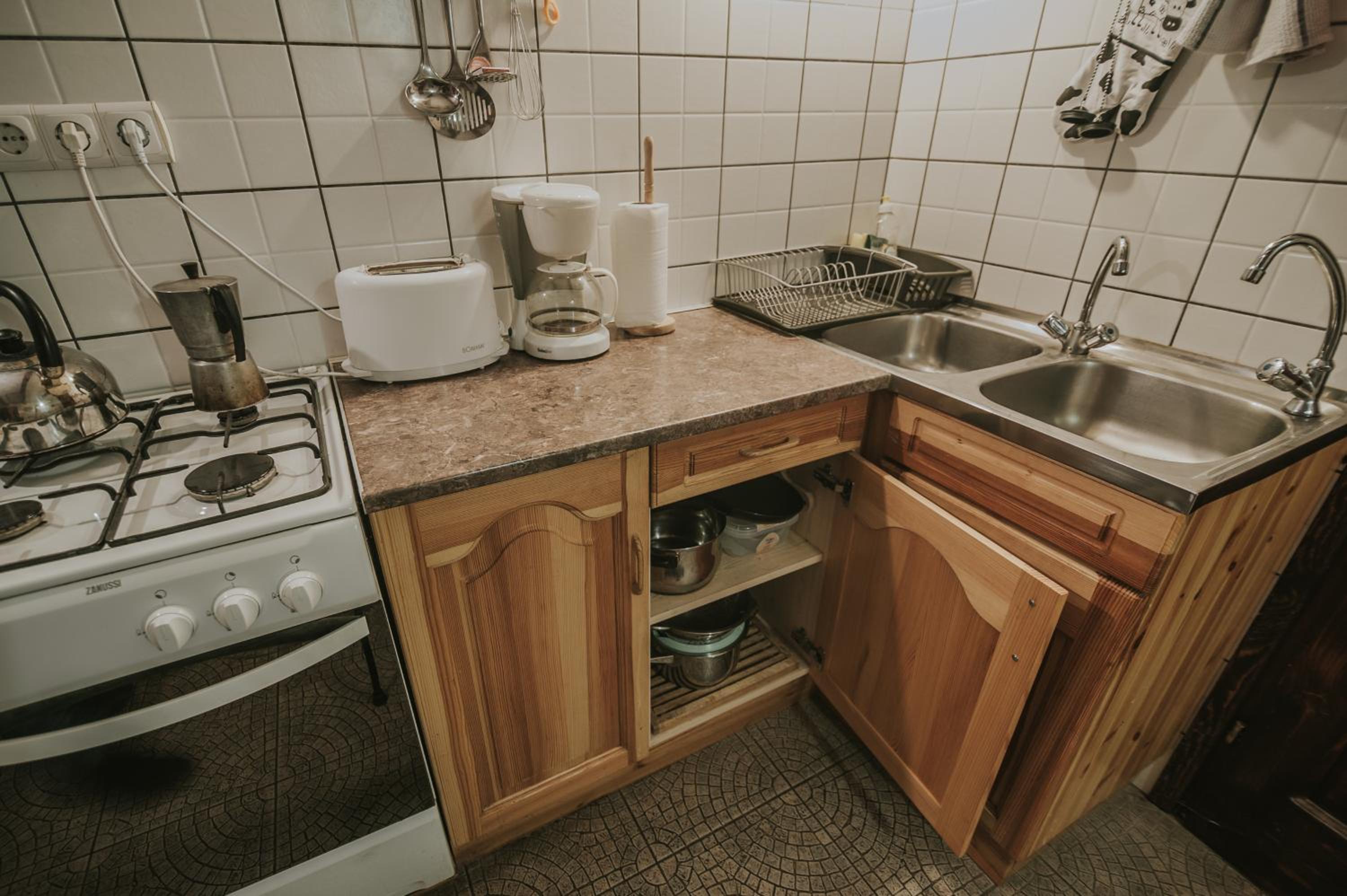 One-Bedroom Apartment - Photo 4