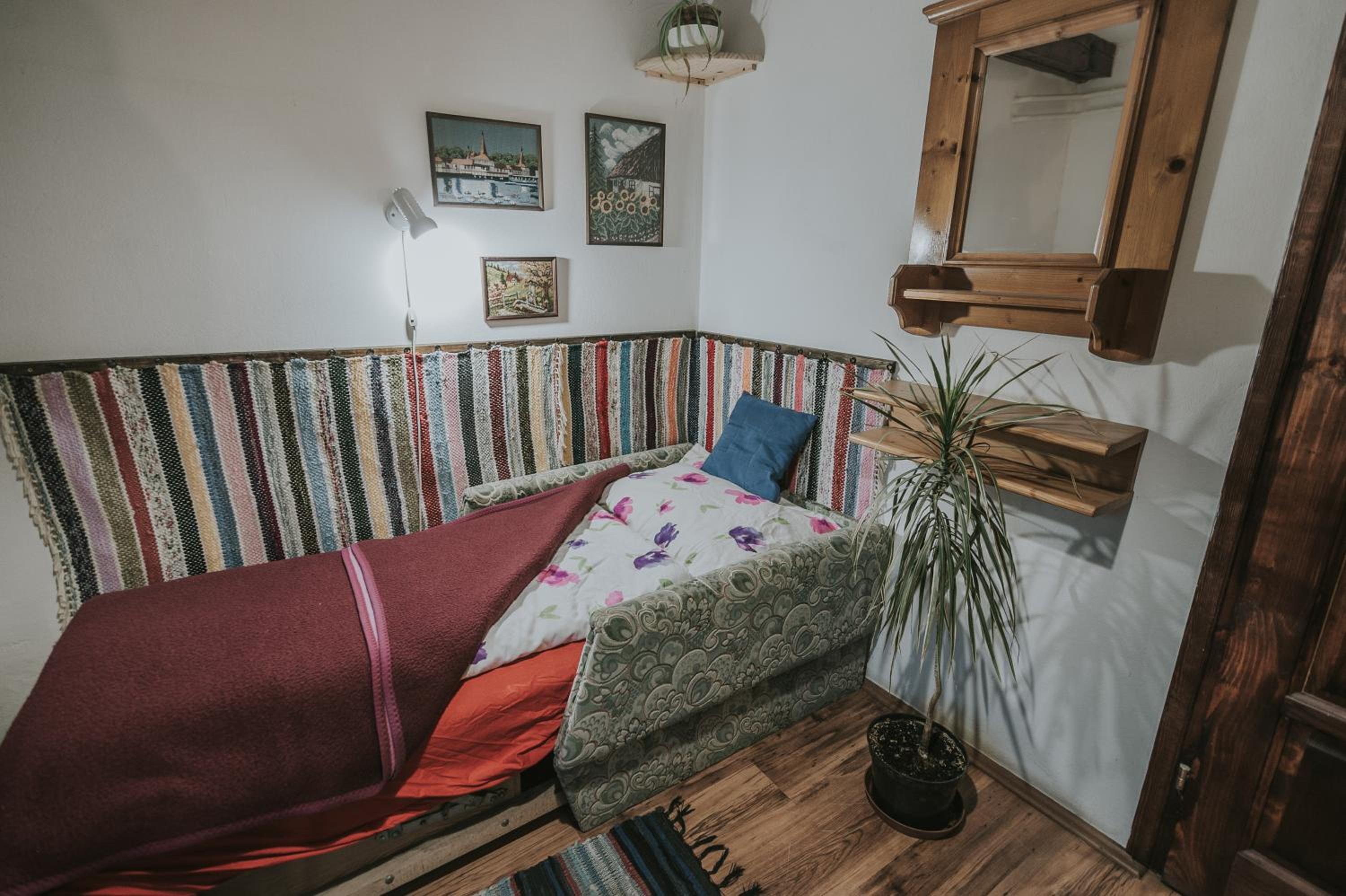 One-Bedroom Apartment - Photo 7