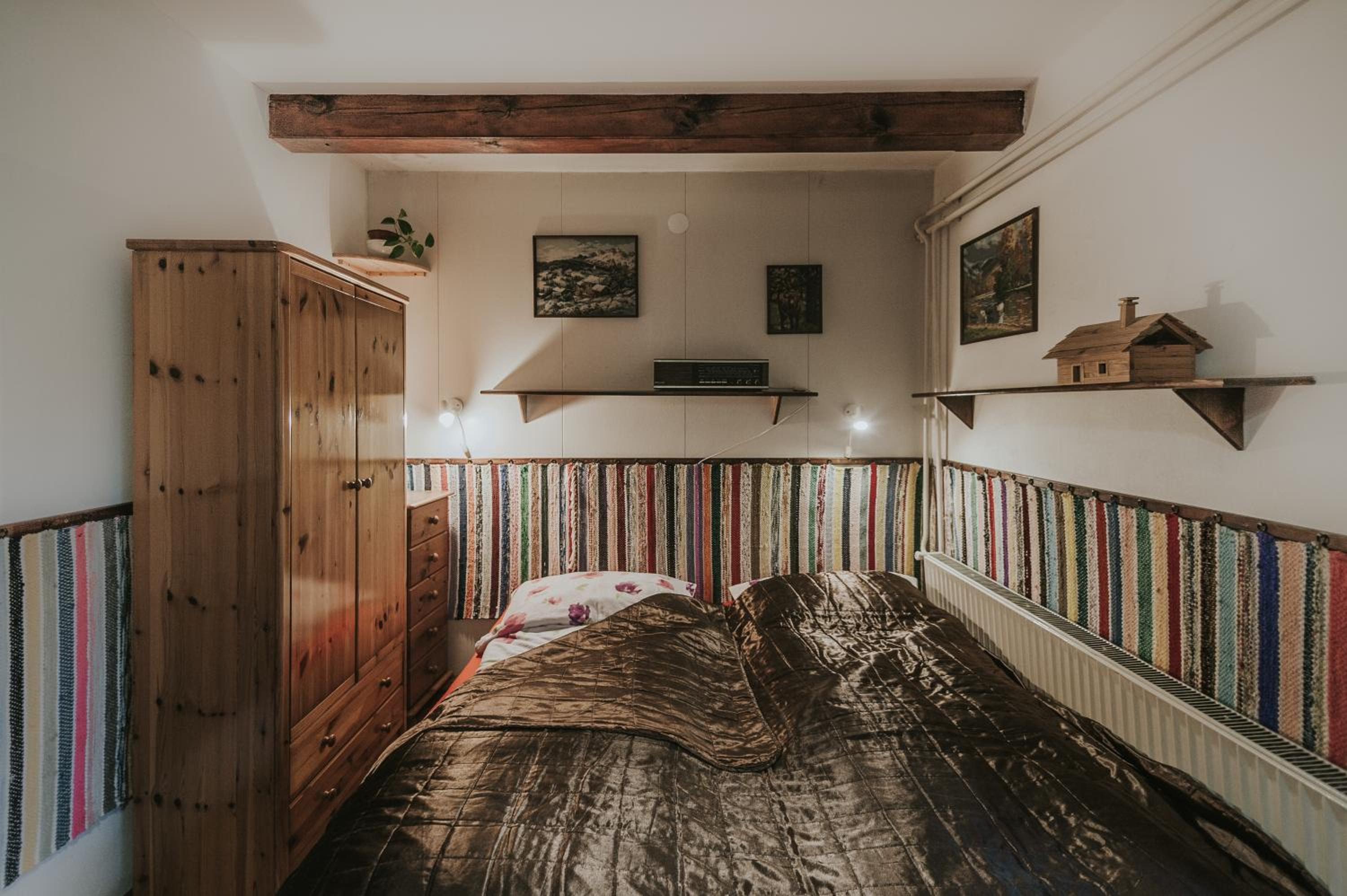 One-Bedroom Apartment - Photo 1