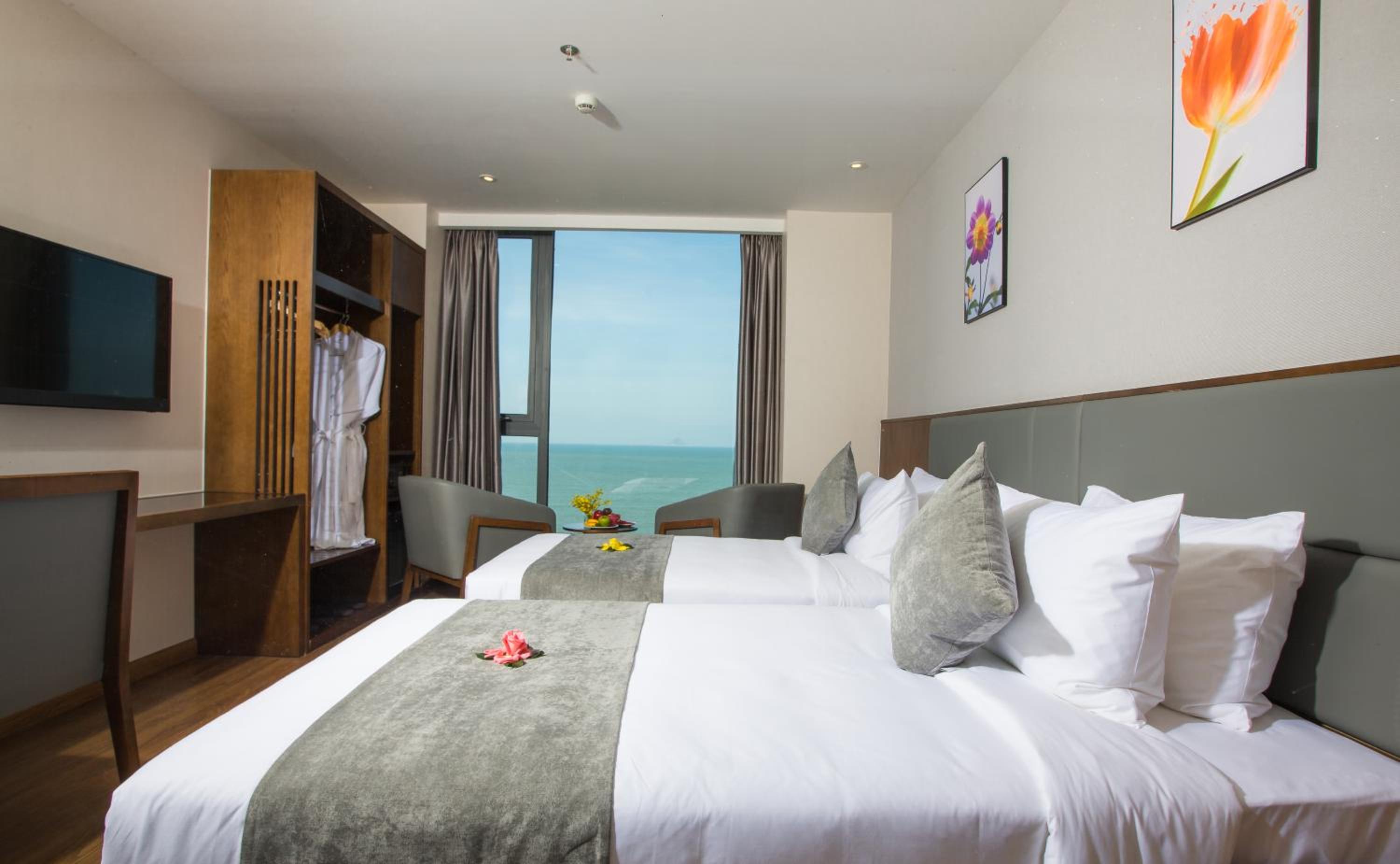 Deluxe Double or Twin Room with Sea View - Photo 12