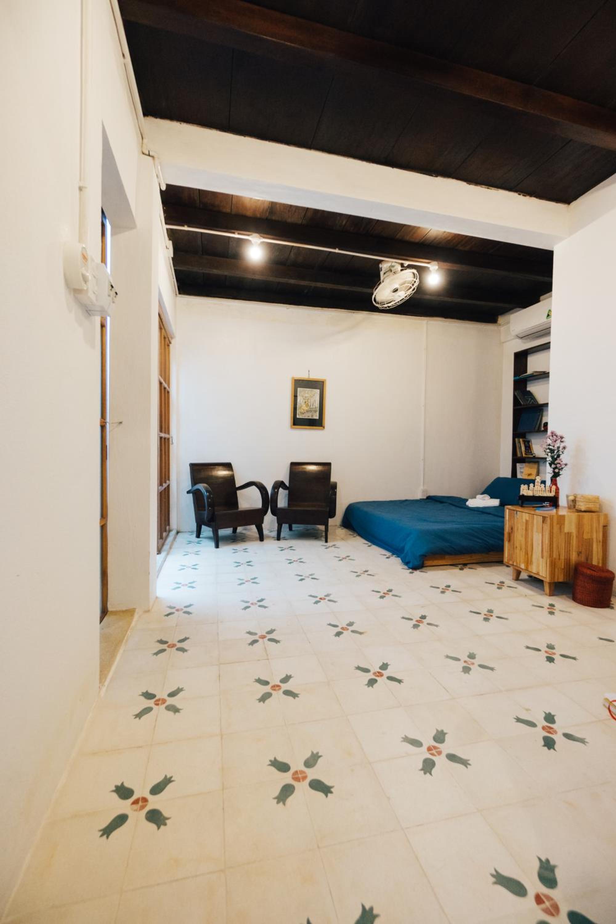 Family Room with Private Bathroom - Photo 3