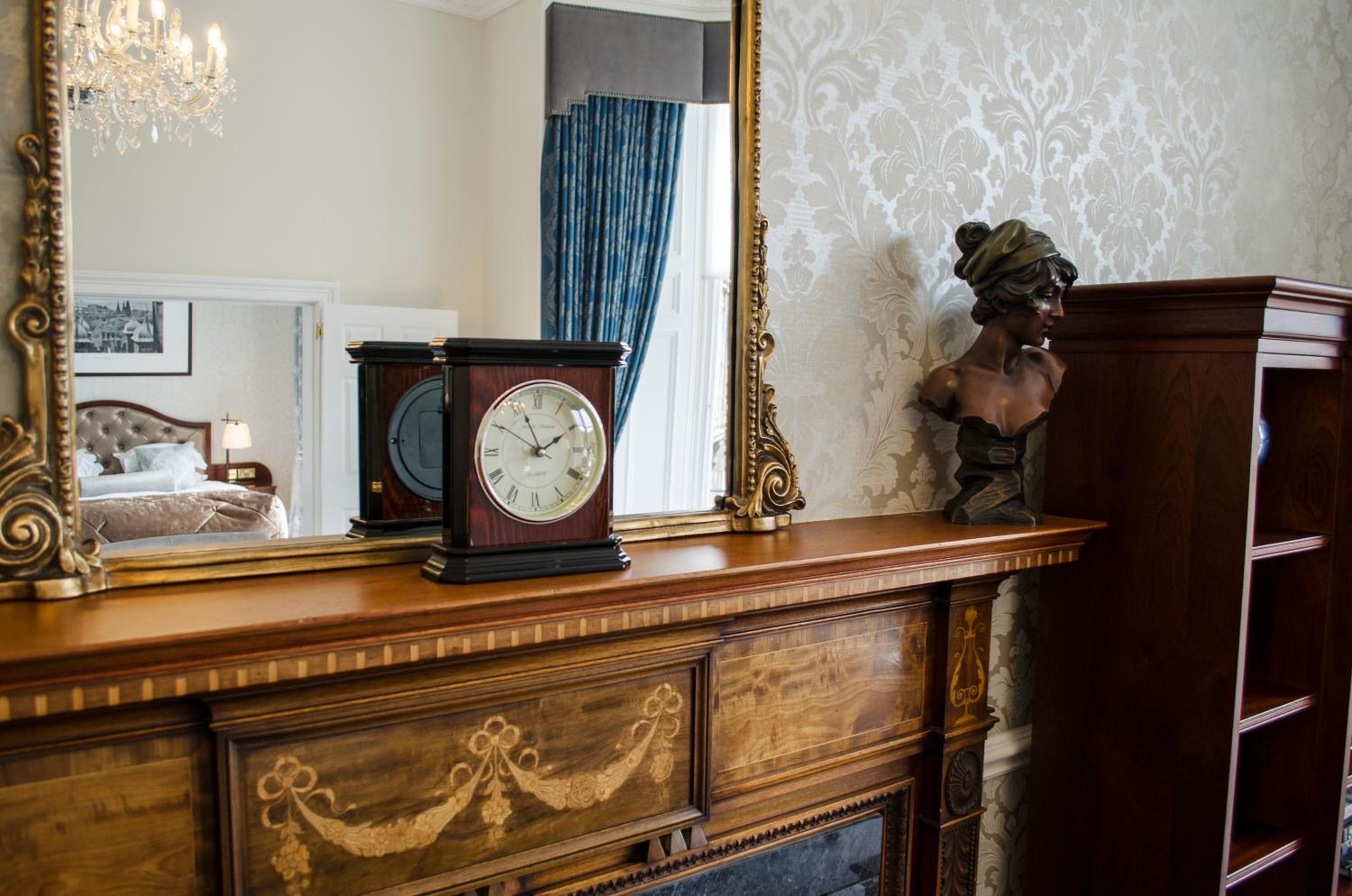 Signature Suite - Photo 5