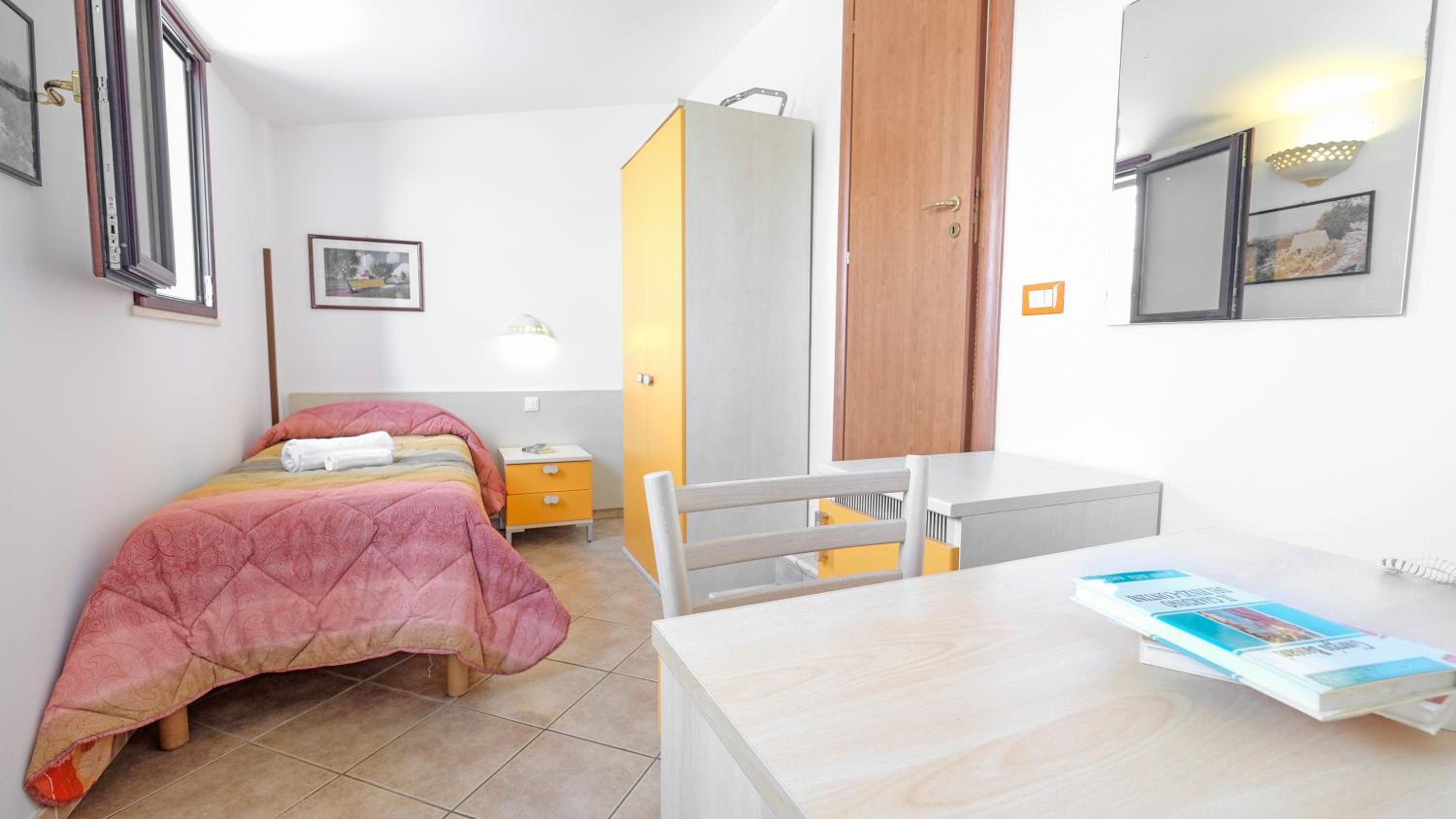 Single Room photo 1