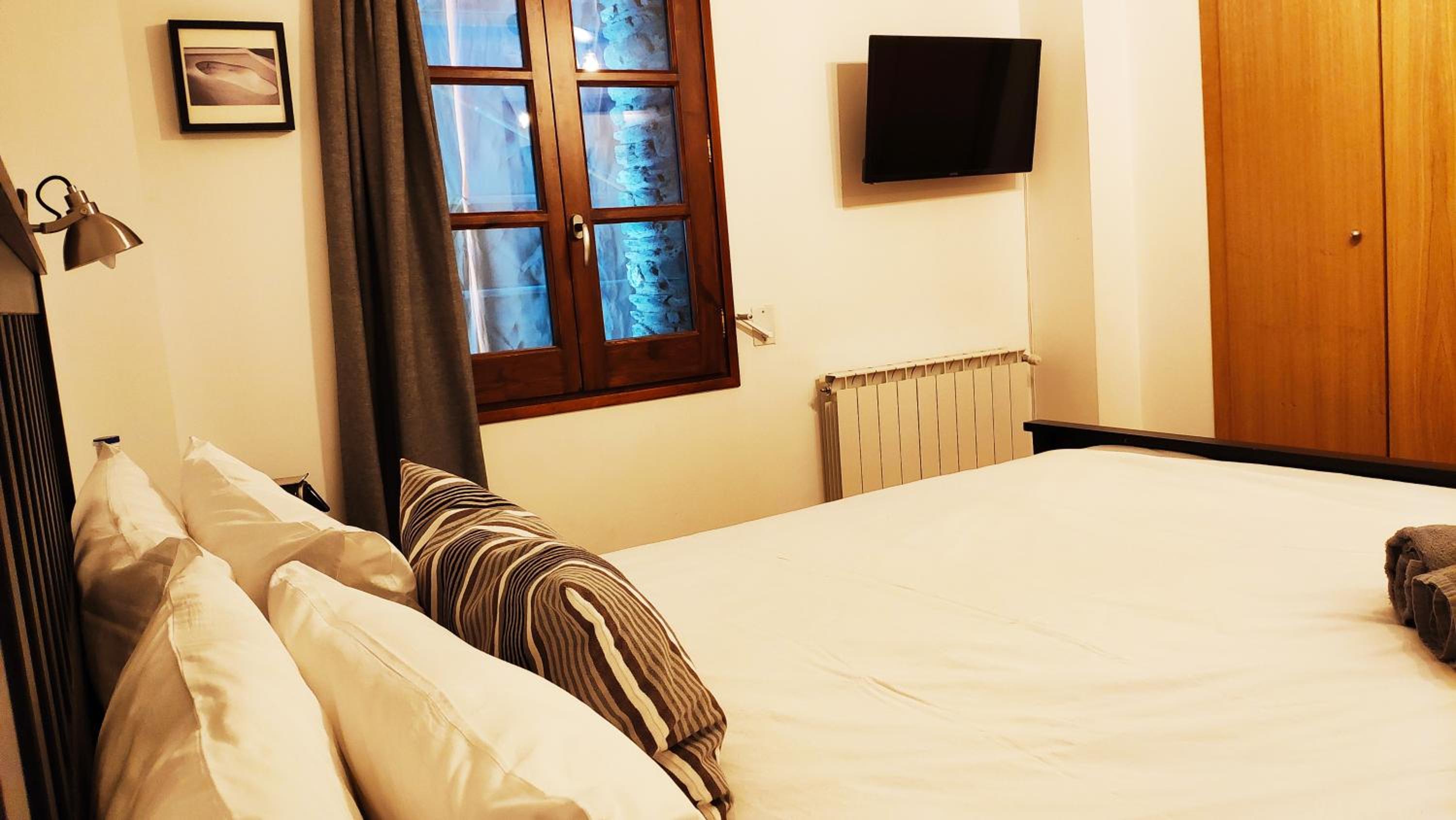 Double Room With Private Bathroom photo 3