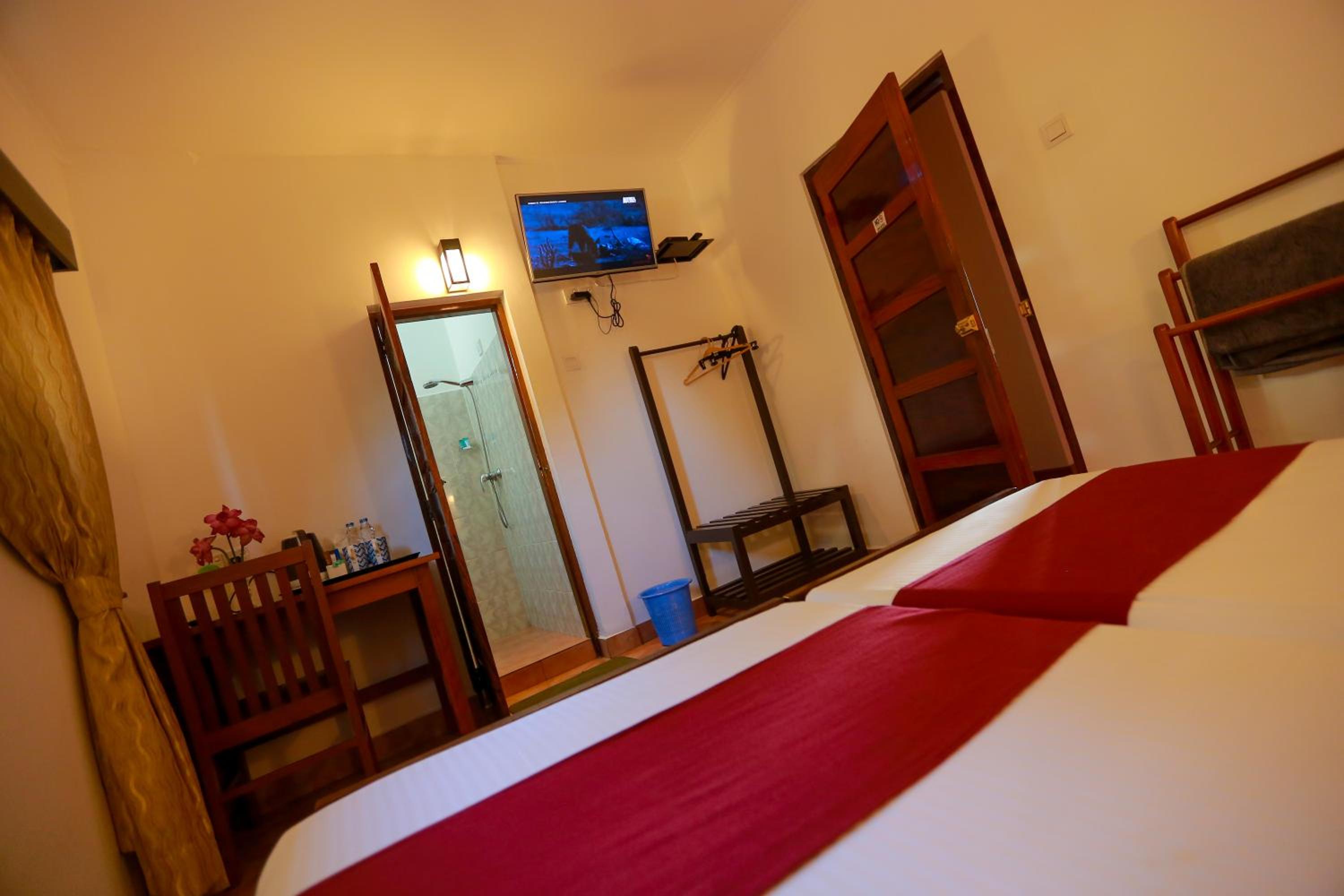 Superior Deluxe Double or Twin Room  photo 3