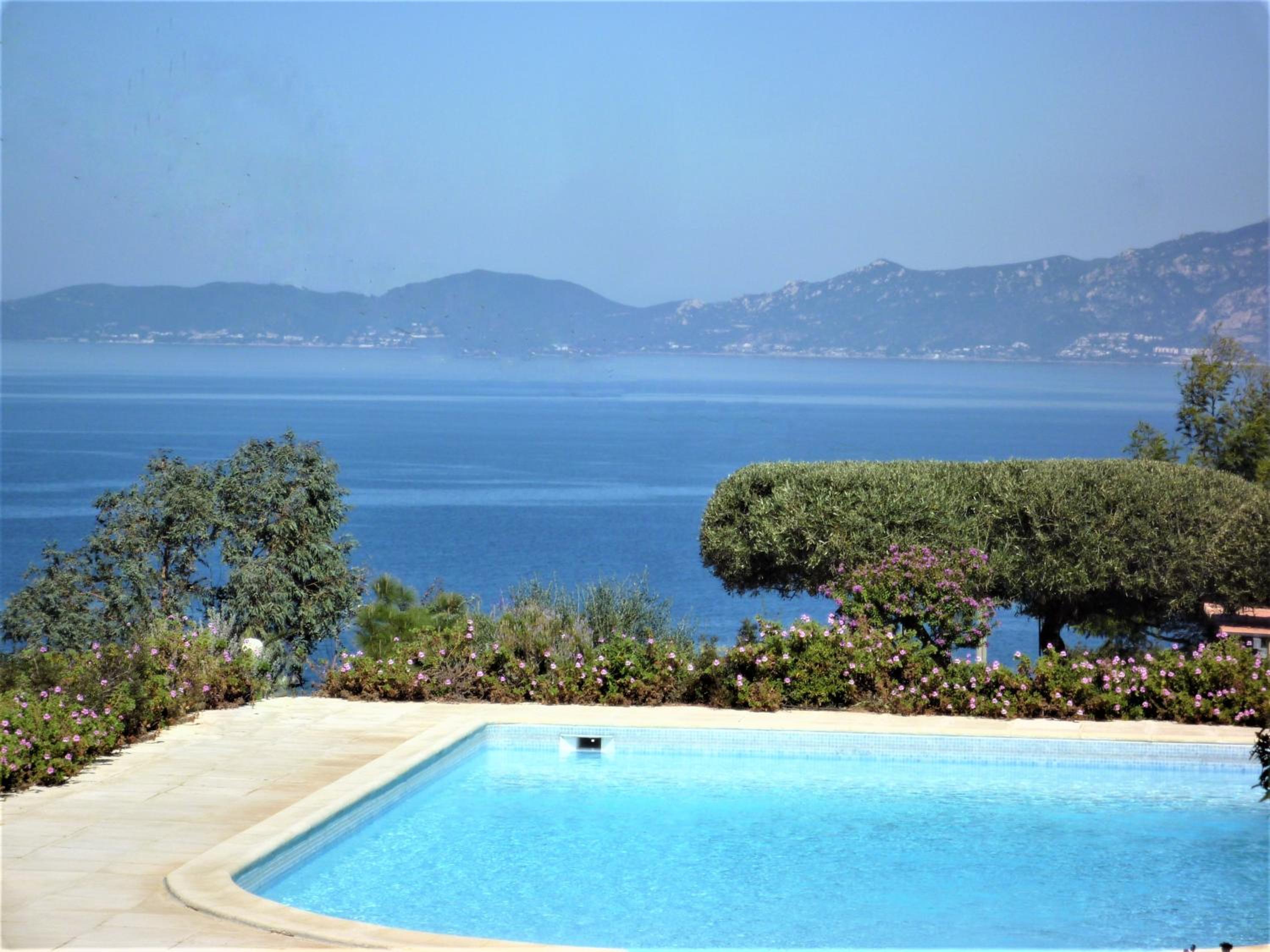 Double or Twin Room with Terrace and Sea View - Photo 16