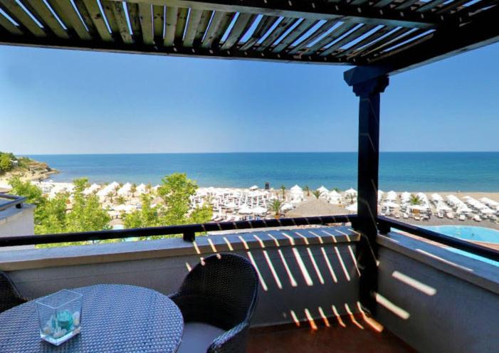 Premium Three-Bedroom Apartment with Balcony and Sea View photo 3