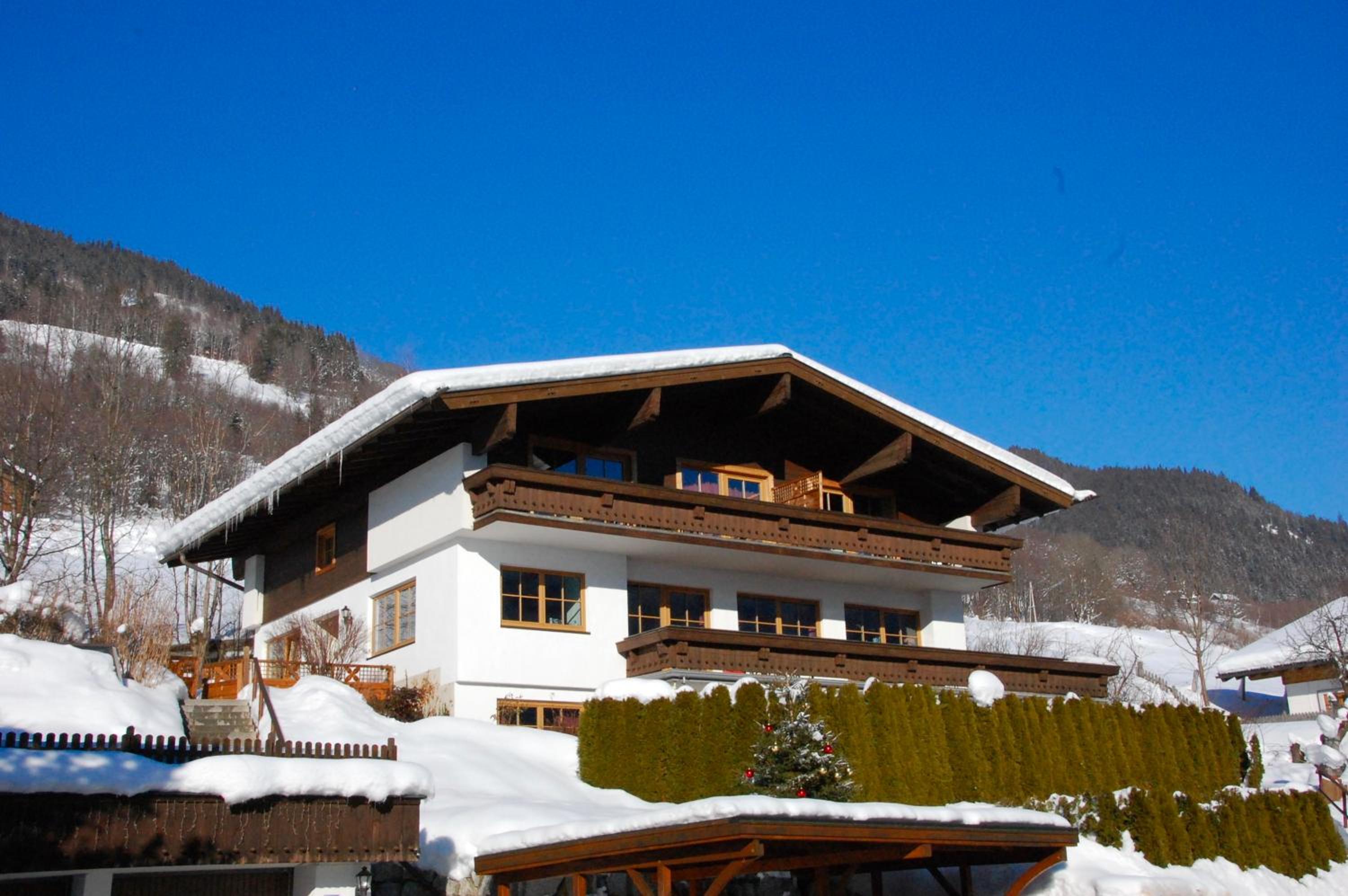 Apartment with Mountain View photo 2