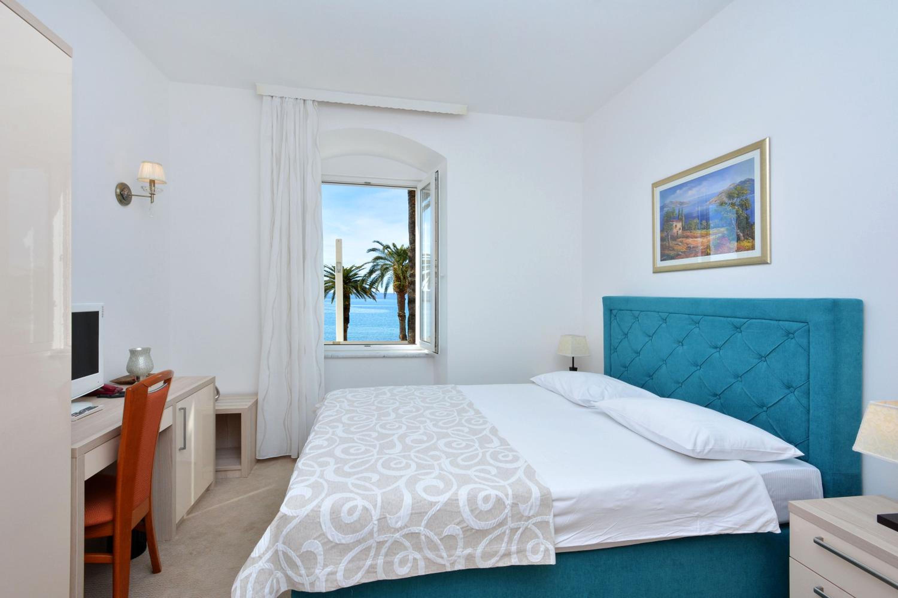 Deluxe Double Room with Sea View photo 2