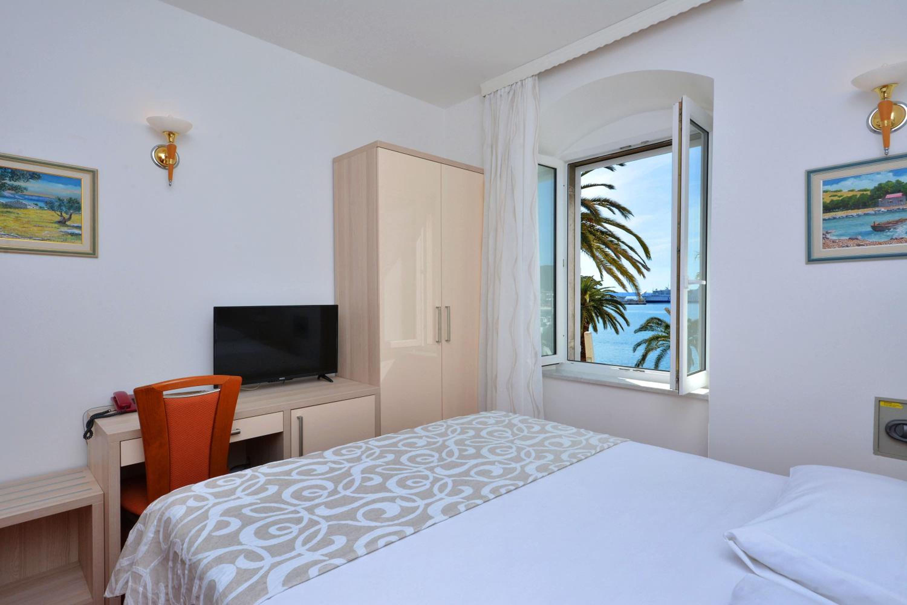 Deluxe Double Room with Sea View photo 3