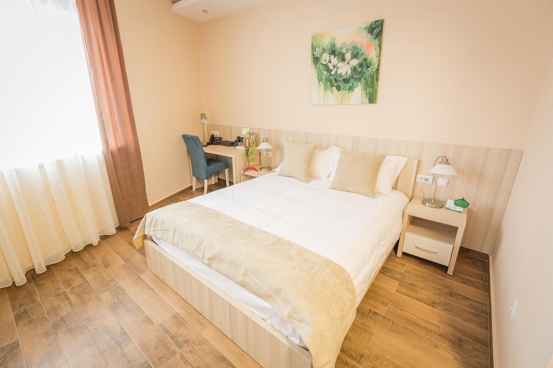 Standard Double or Twin Room - Photo 2