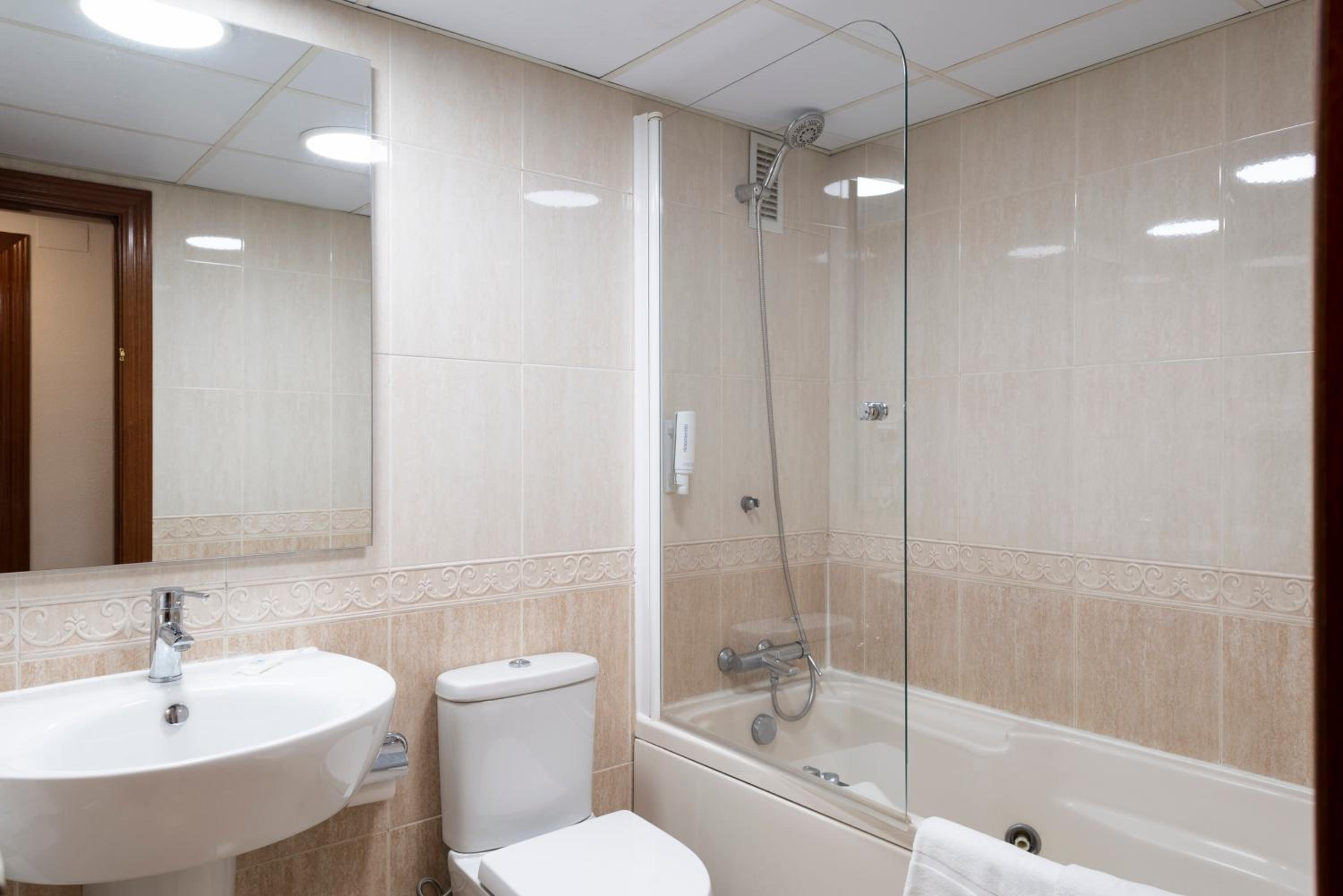 1 Bedroom Apartment (2 Adults) - Photo 9