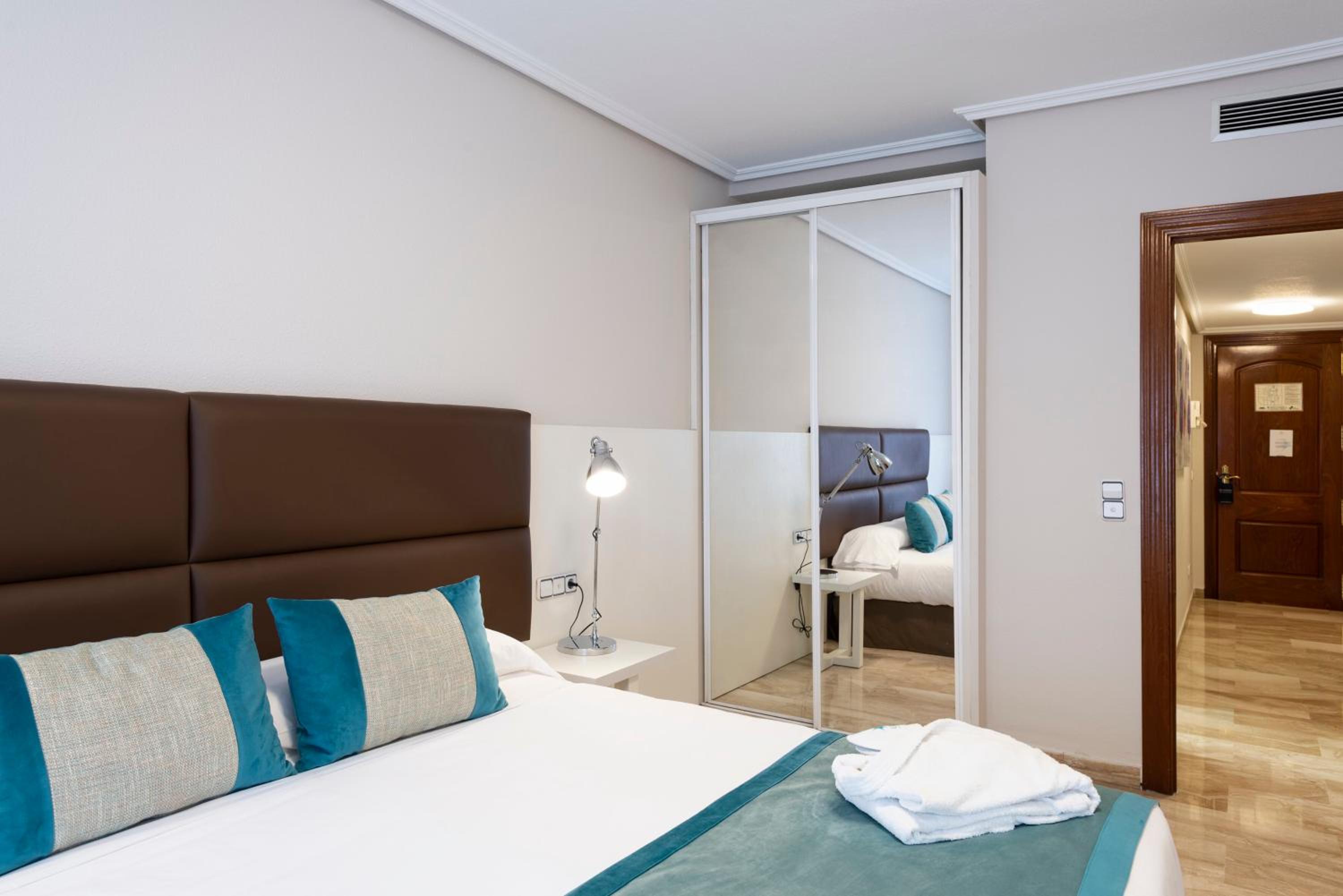 1 Bedroom Apartment (2 Adults) - Photo 3