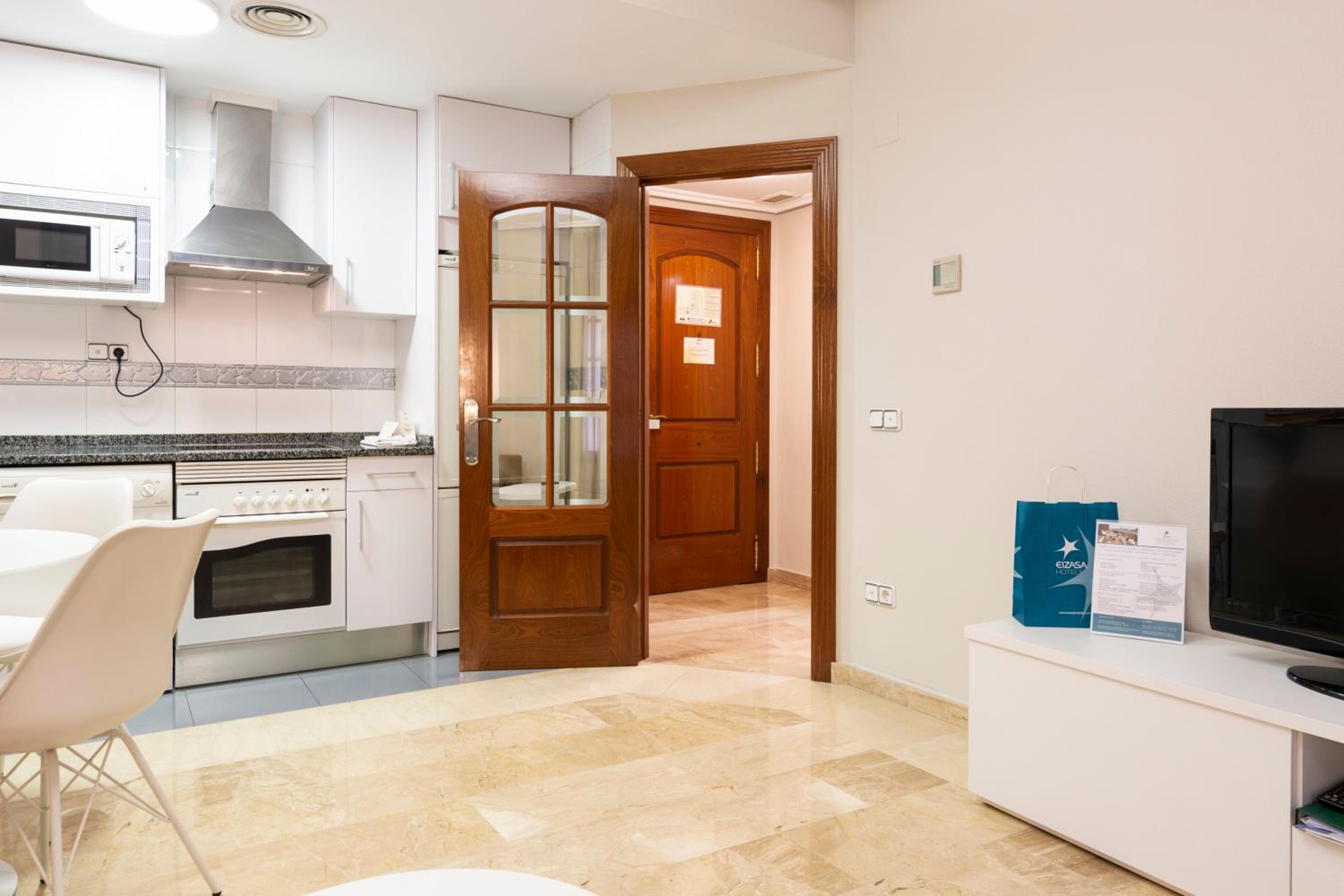 1 Bedroom Apartment (2 Adults) - Photo 7