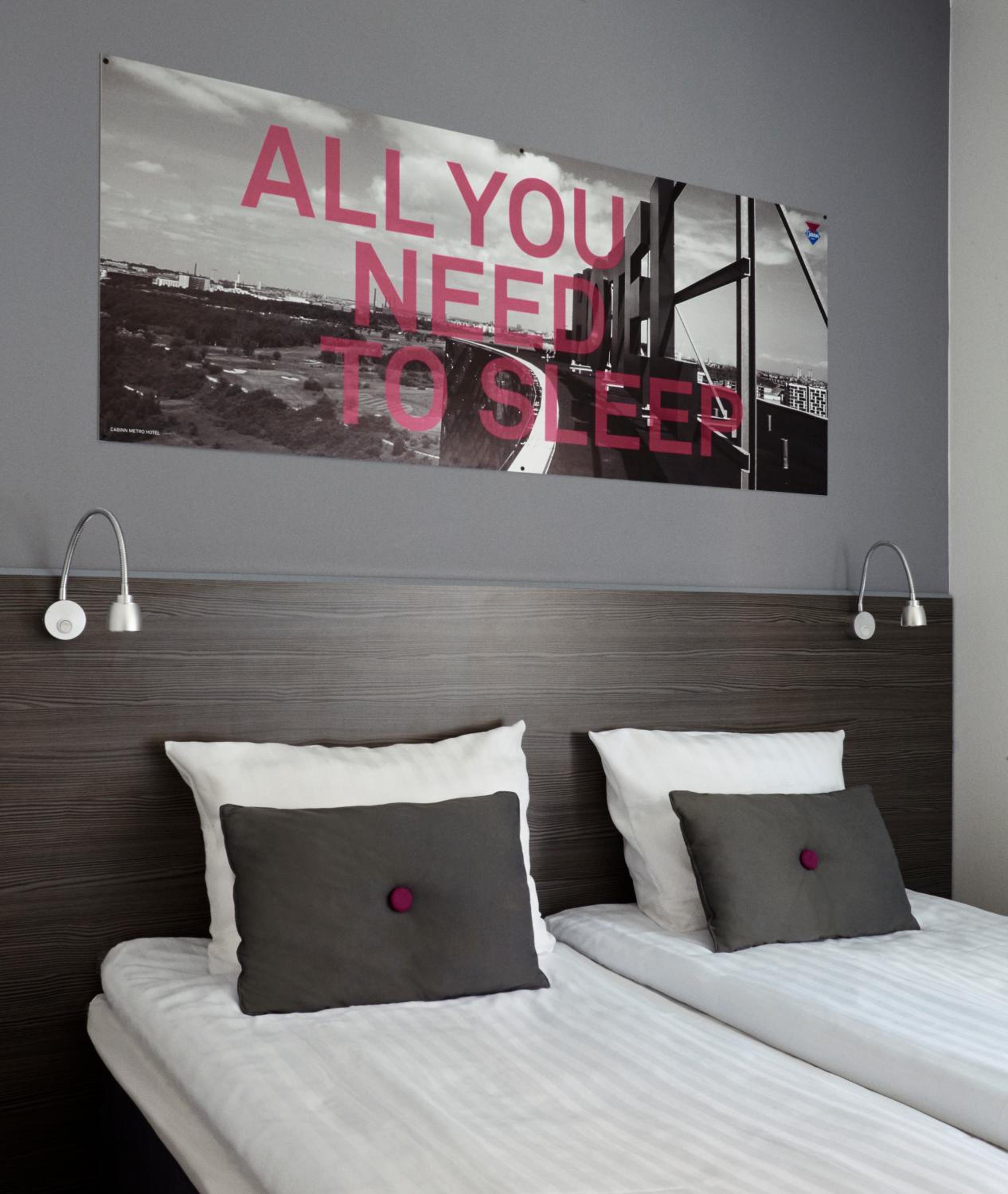 Commodore Room with Twin Beds