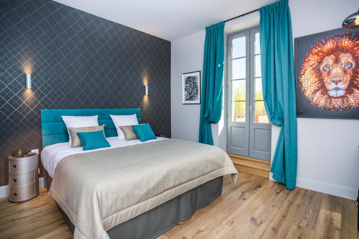 Queen Room with Balcony photo 2