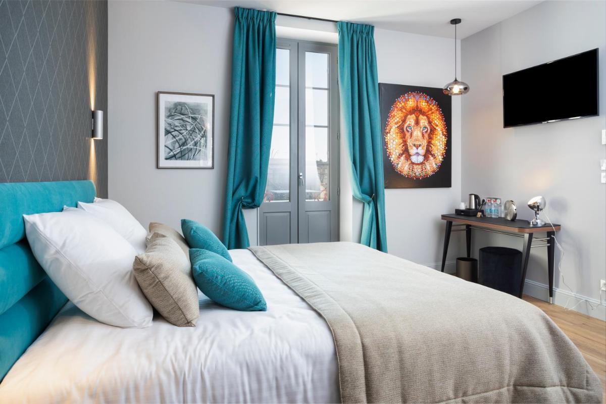 Queen Room with Balcony photo 3