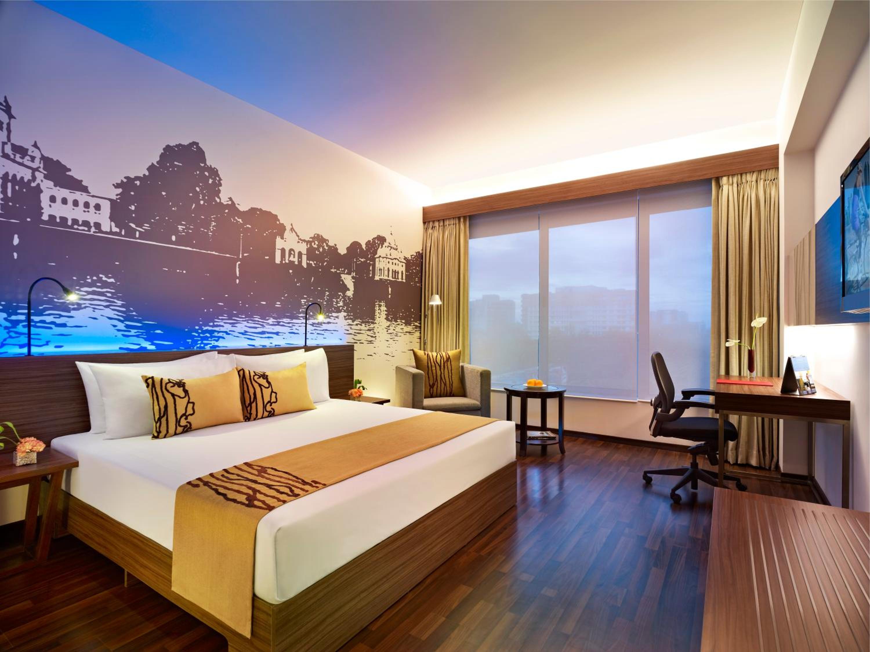 Superior Room City View King Bed photo 3
