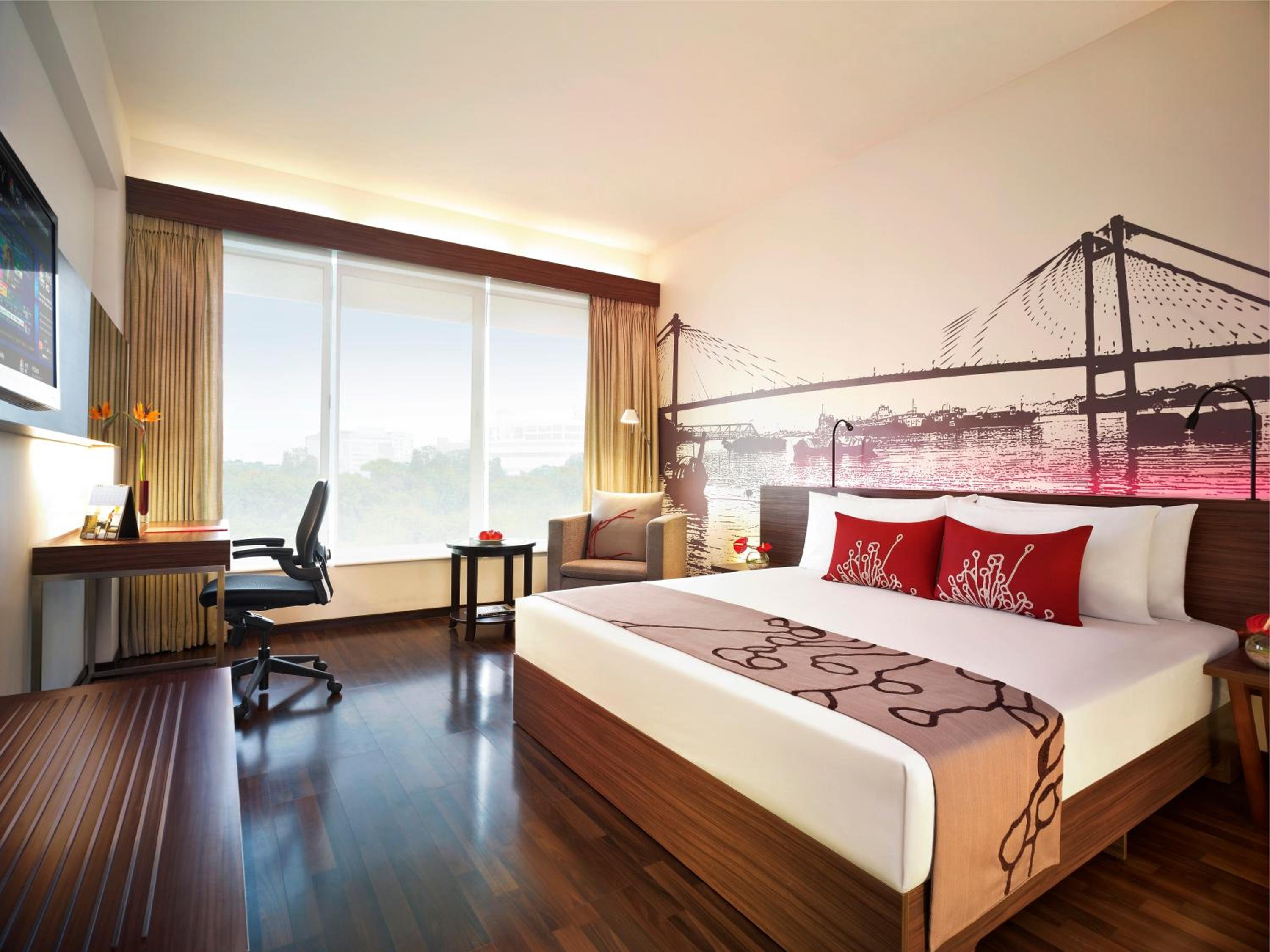 Superior Room City View King Bed photo 2
