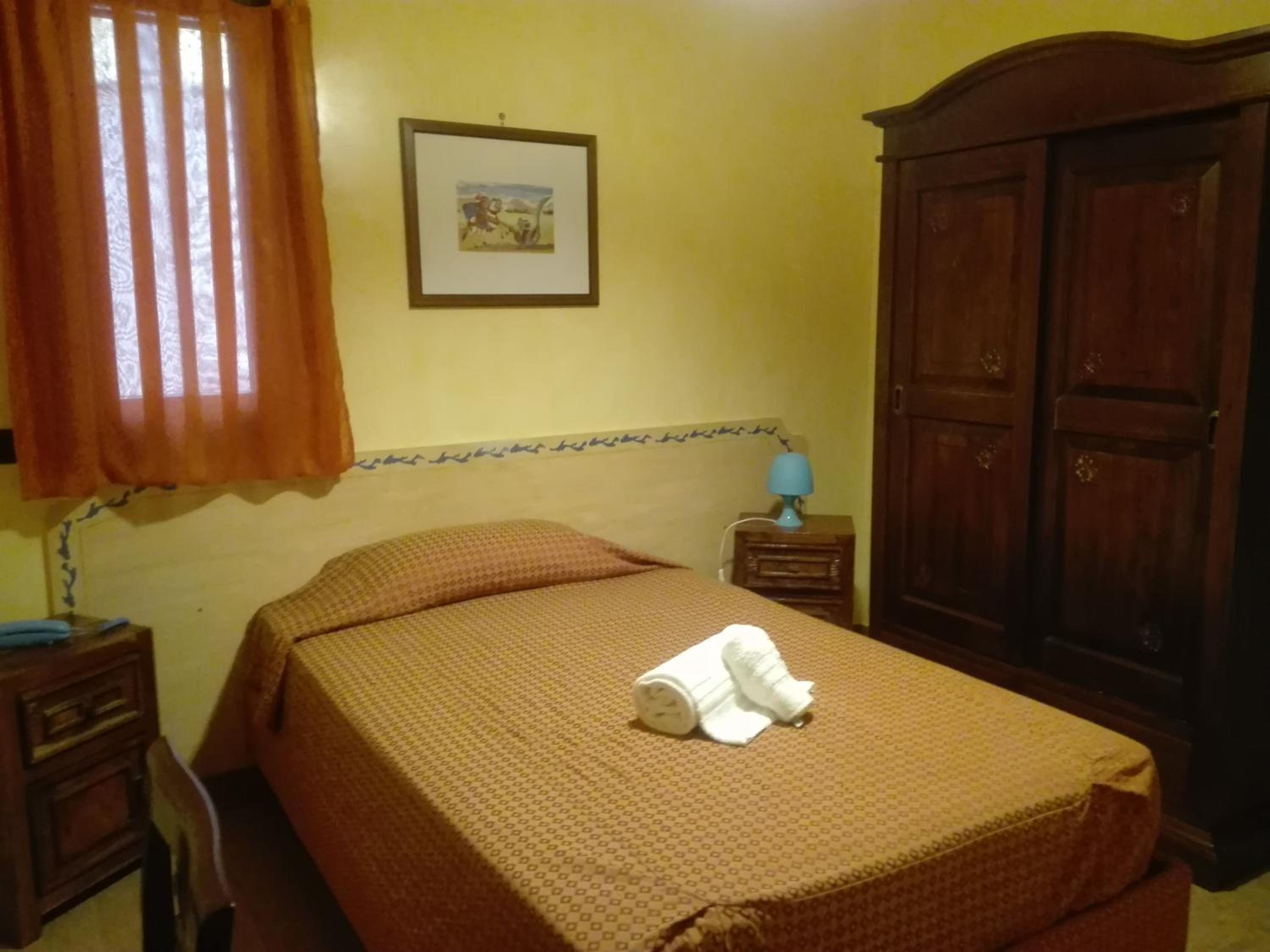 Single Room with Private Bathroom photo 2