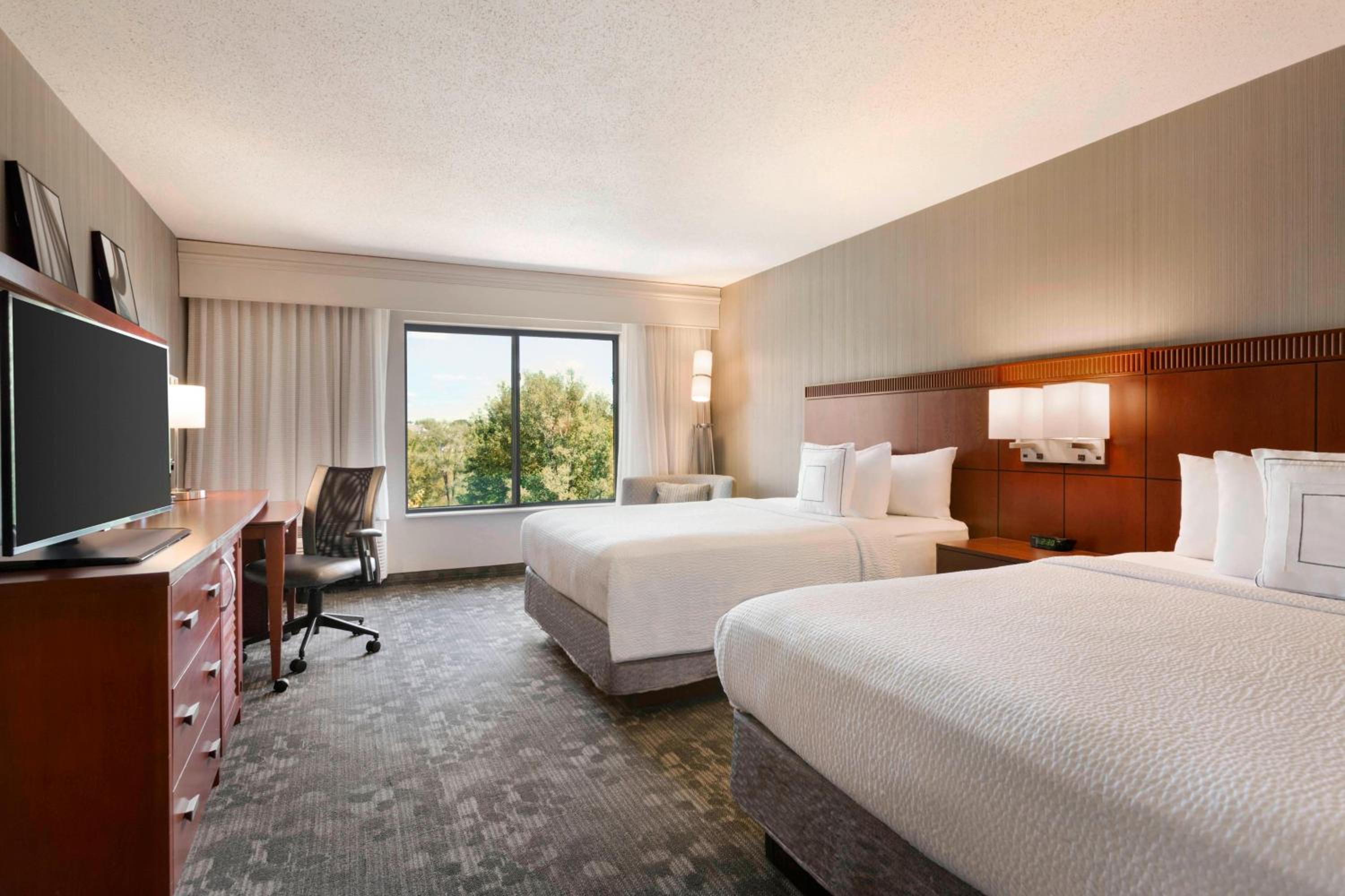 Double Room with Two Double Beds and Bathtub - Mobility Access/Hearing Accessible