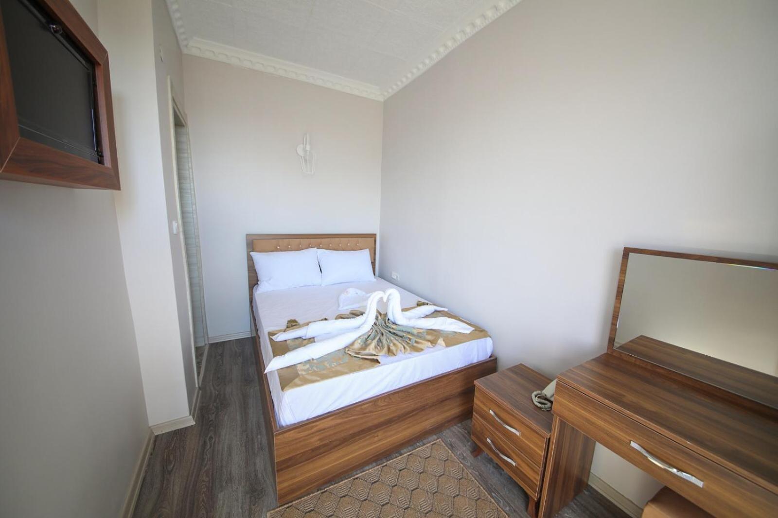 Budget Double Room photo 2