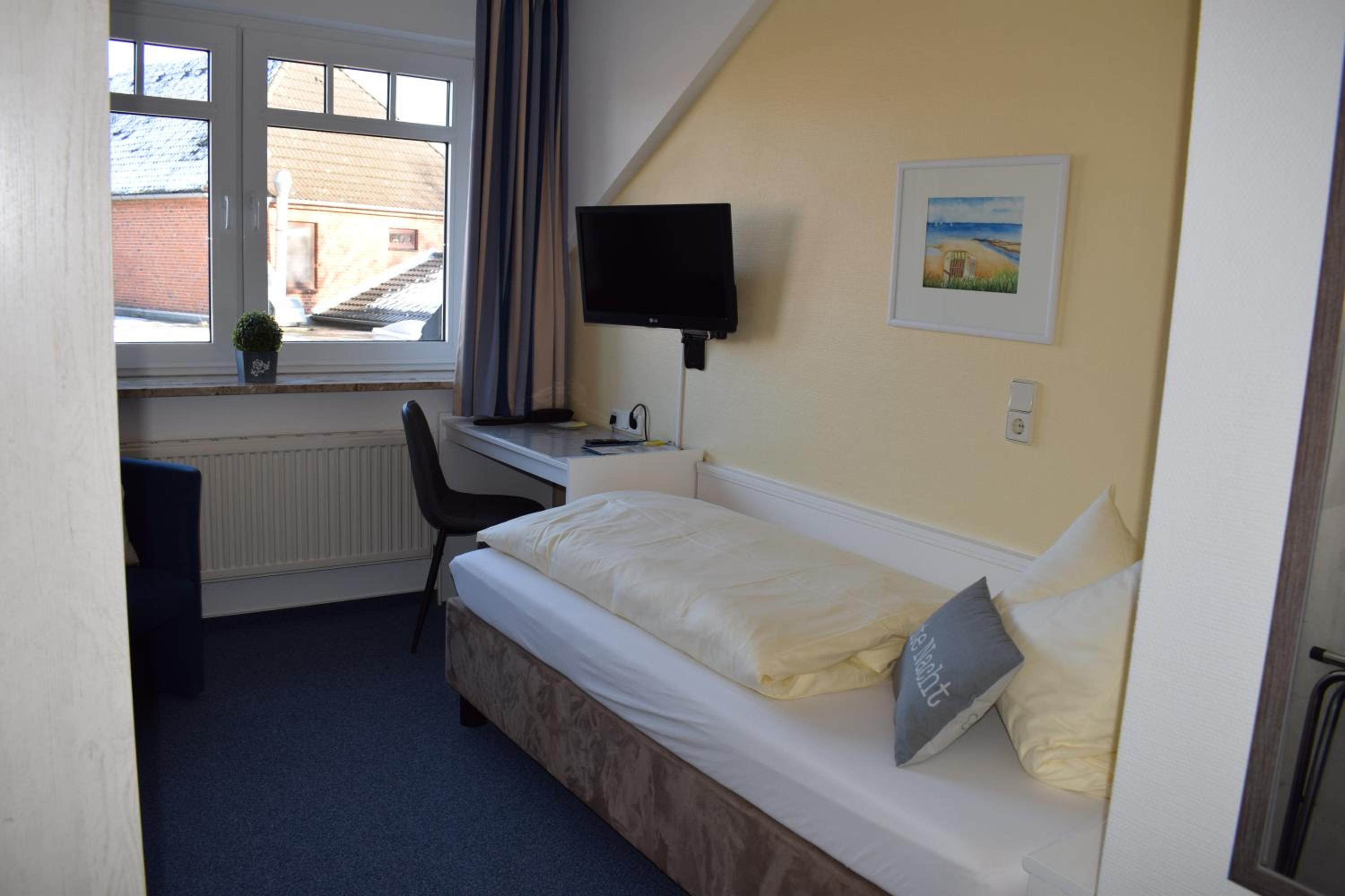 Single Room photo 2