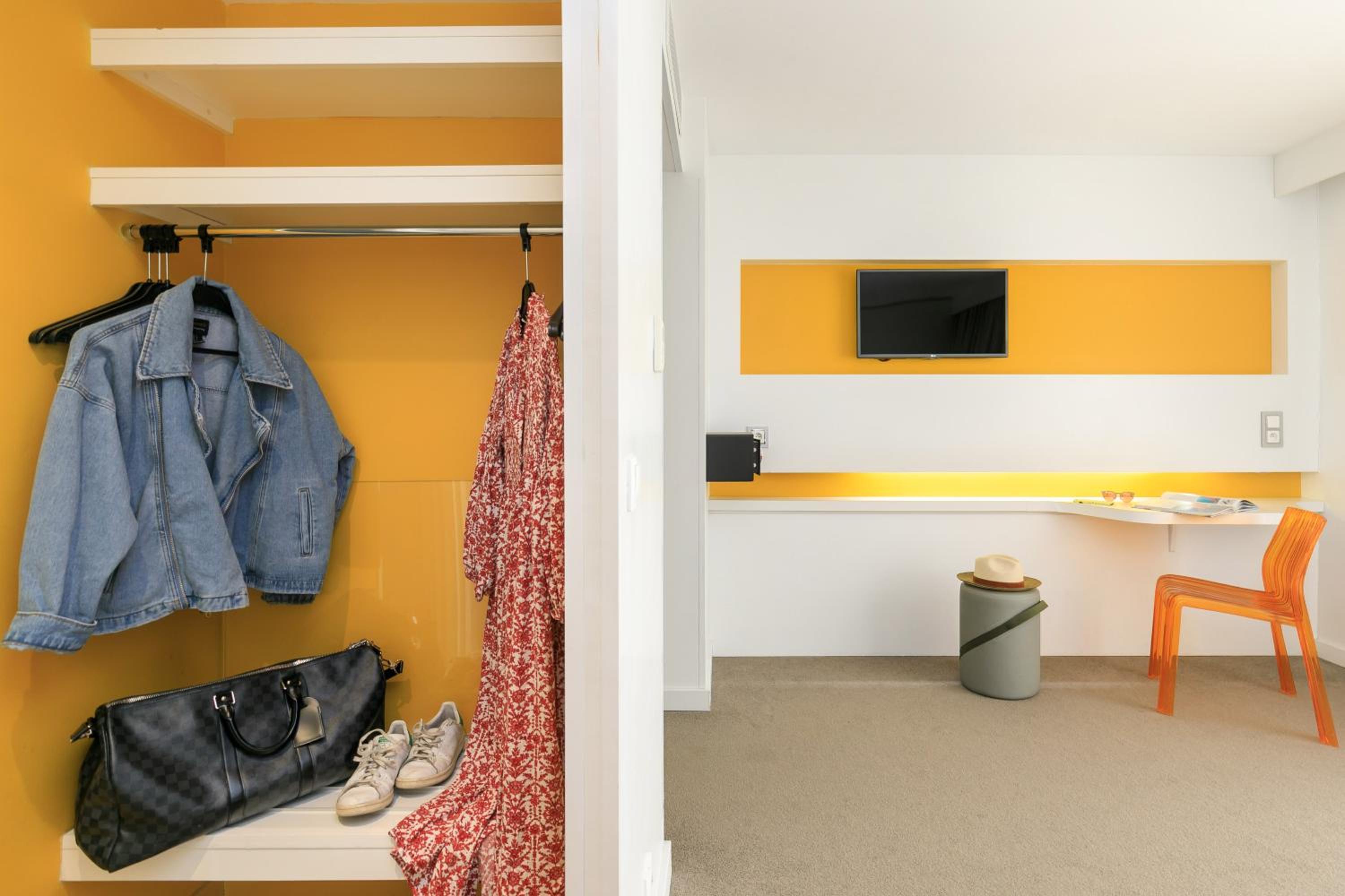 Standard Twin Room with Balcony - Photo 4