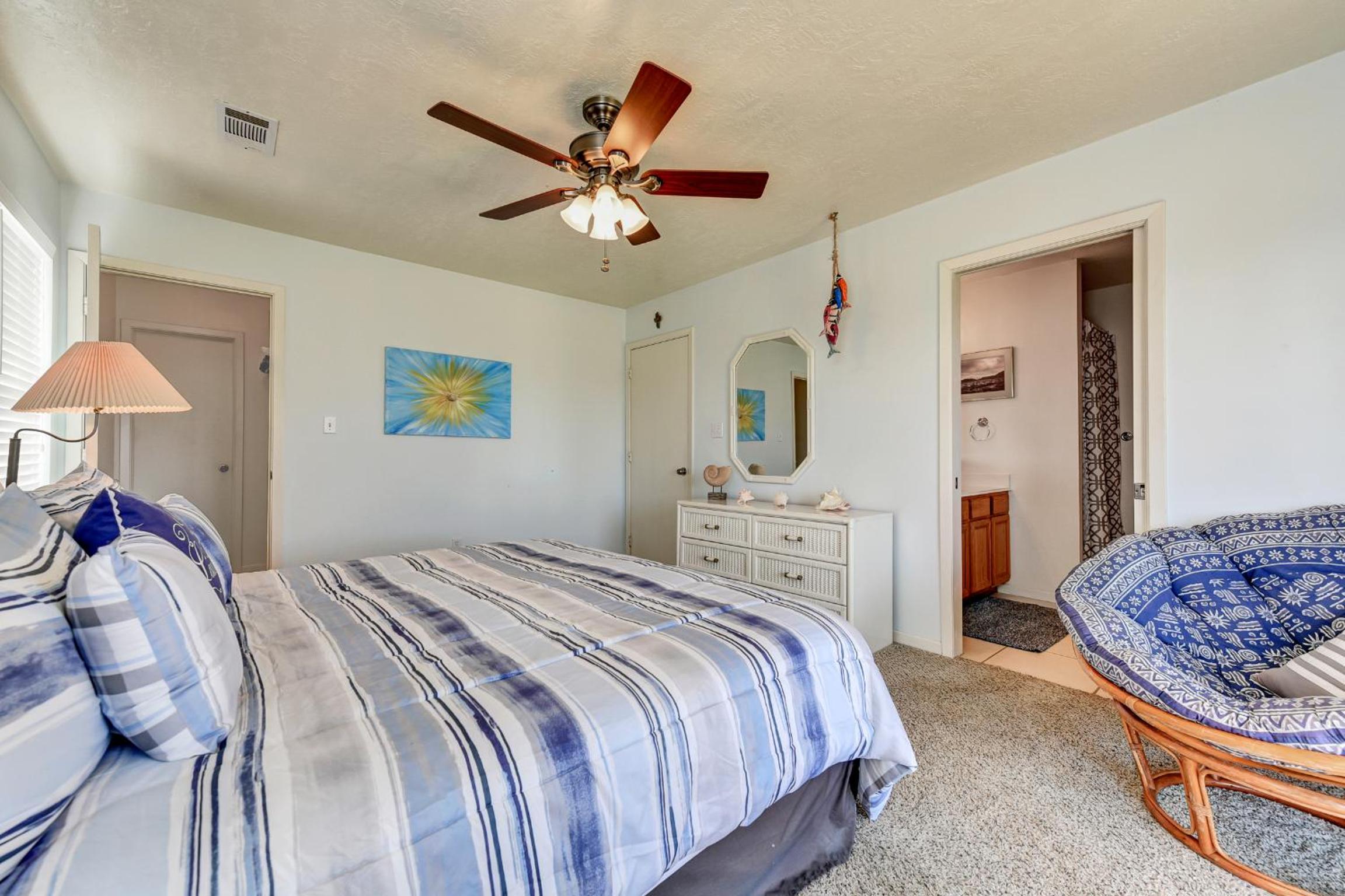 Three-Bedroom House - Photo 44