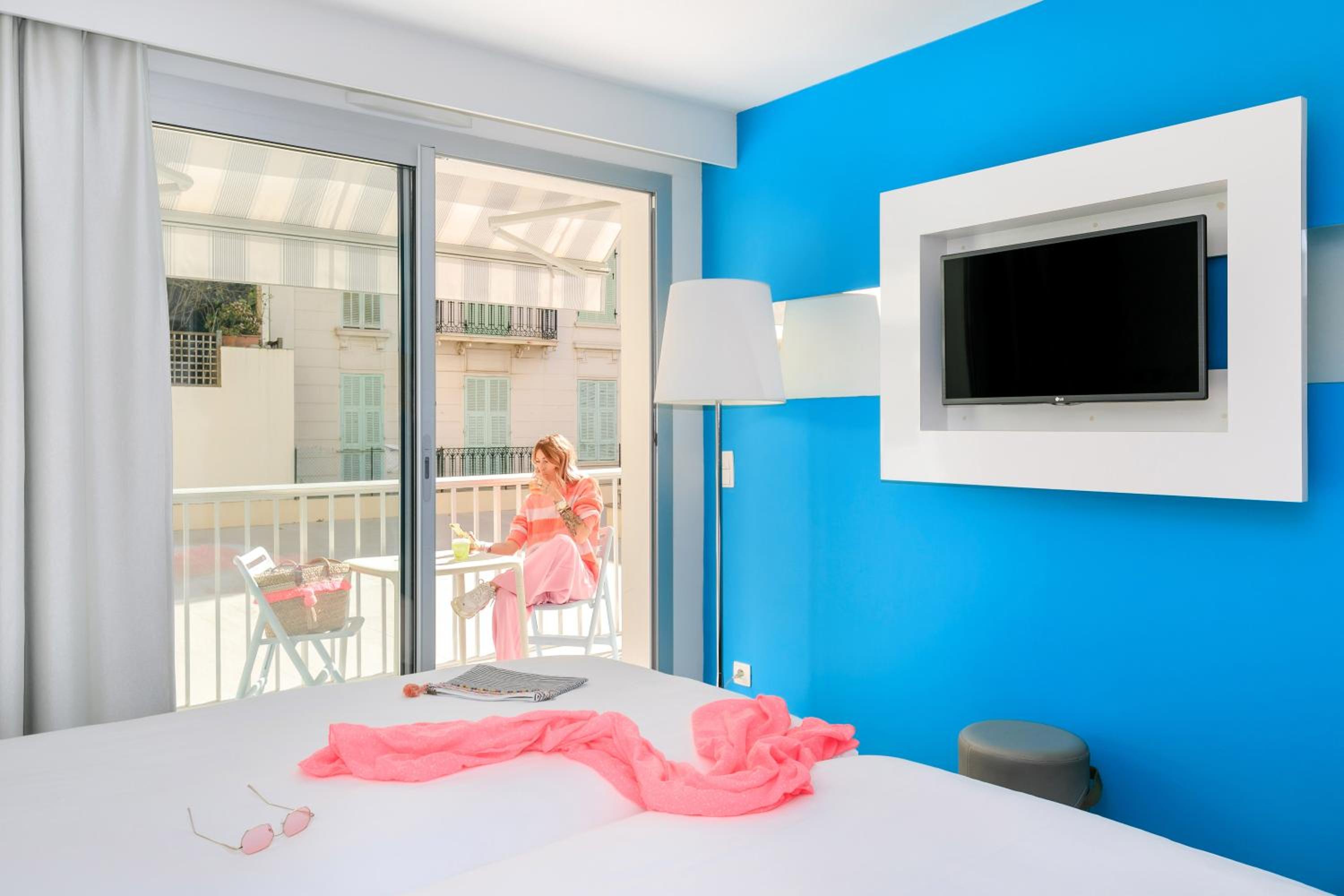 Twin Room - Photo 17