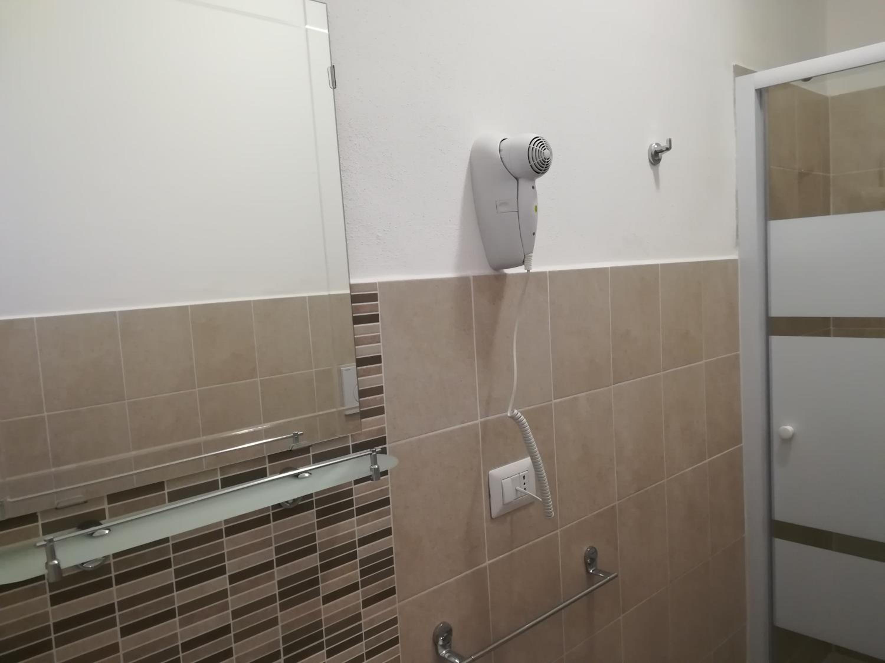 Triple Room with Private Bathroom - Photo 4