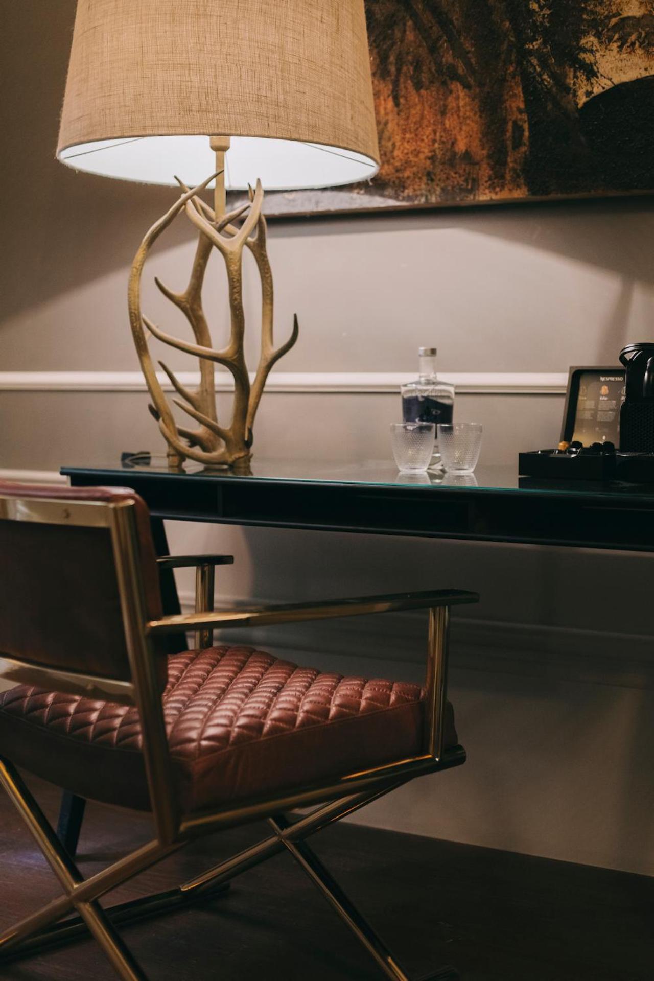 Deluxe Junior Suite - Photo 8