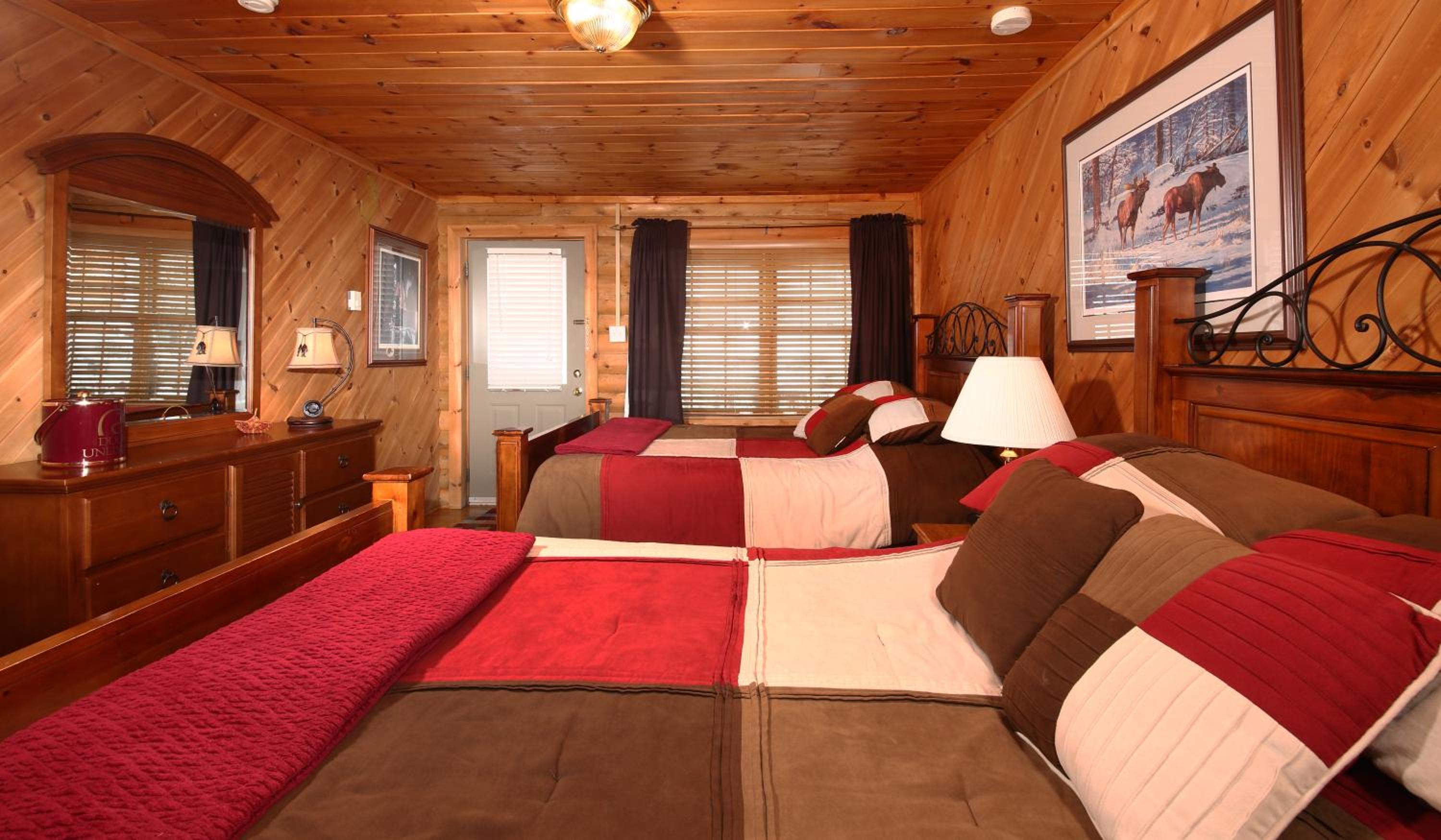 Queen Room with Two Queen Beds photo 1