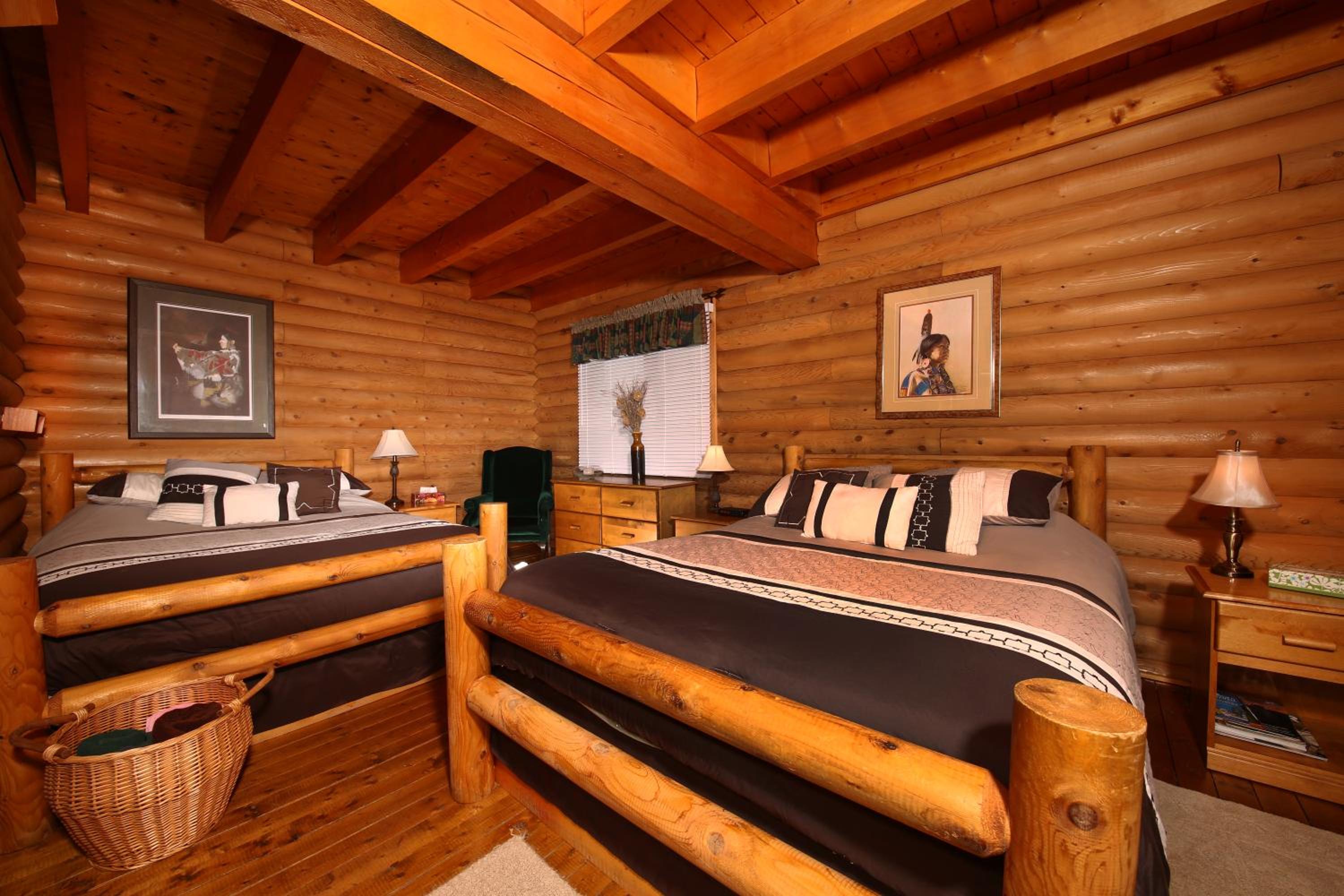 Queen Room with Two Queen Beds photo 3