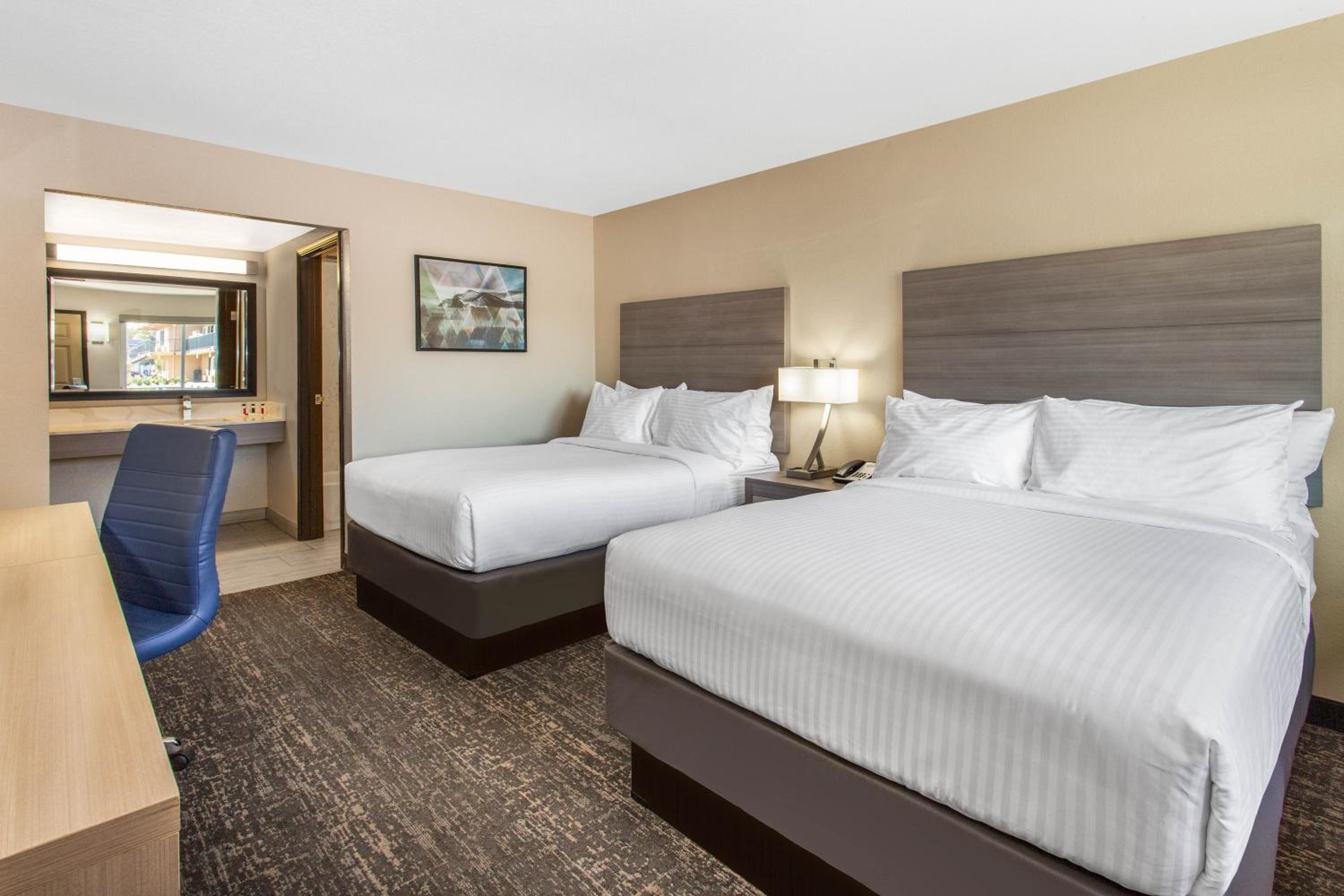 Double Room with Two Double Beds and Mobility/Hearing Impaired Access - Non-Smoking photo 2
