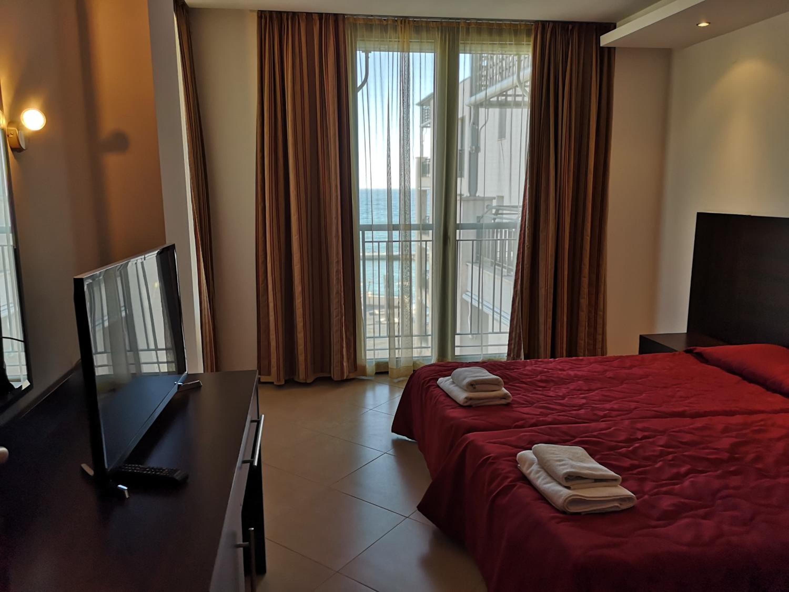 One-Bedroom Apartment with Sea View