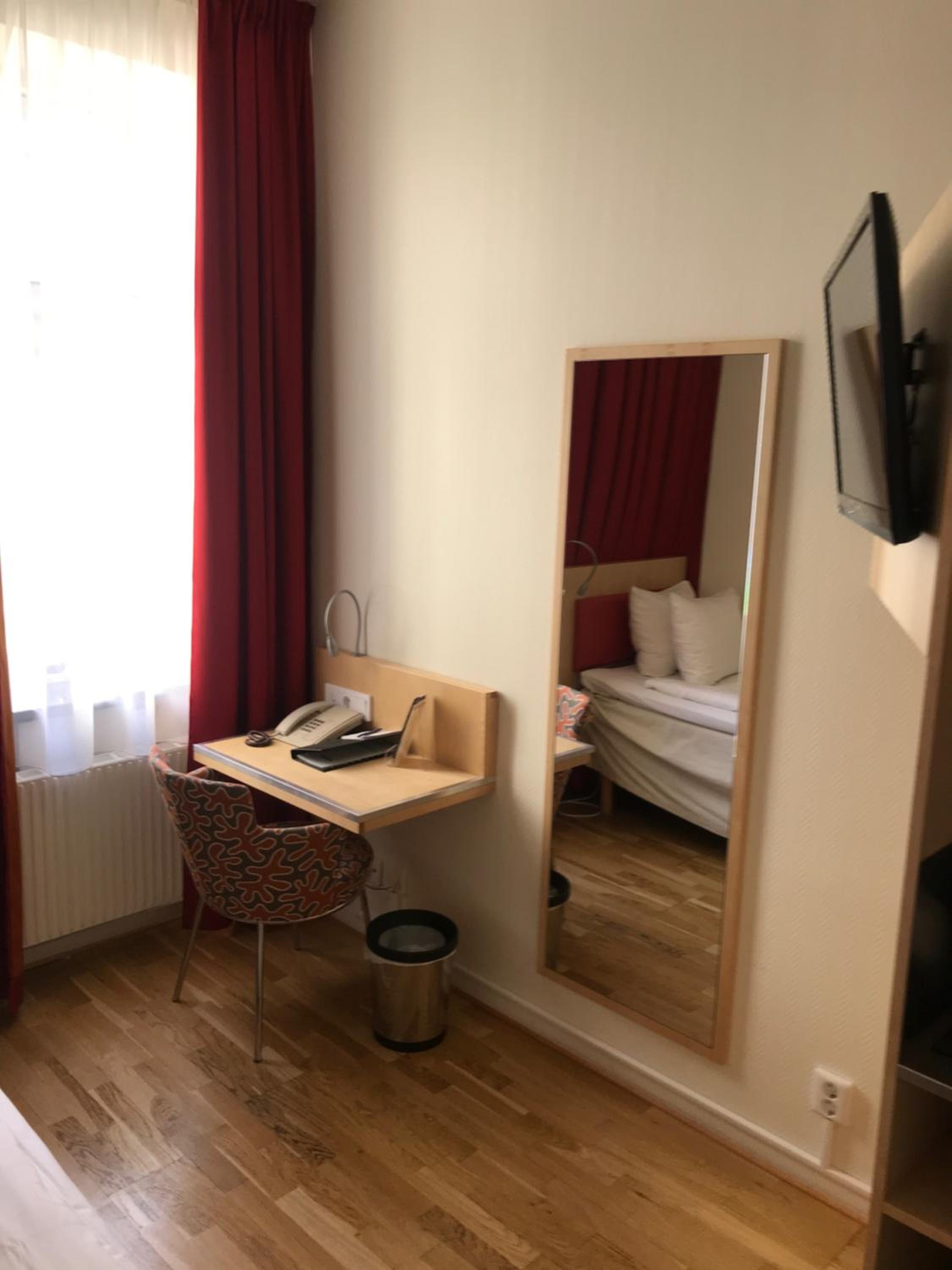Single Room - Photo 6