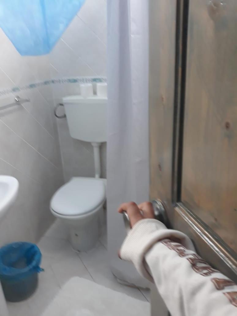 Twin Room with Private Bathroom photo 2